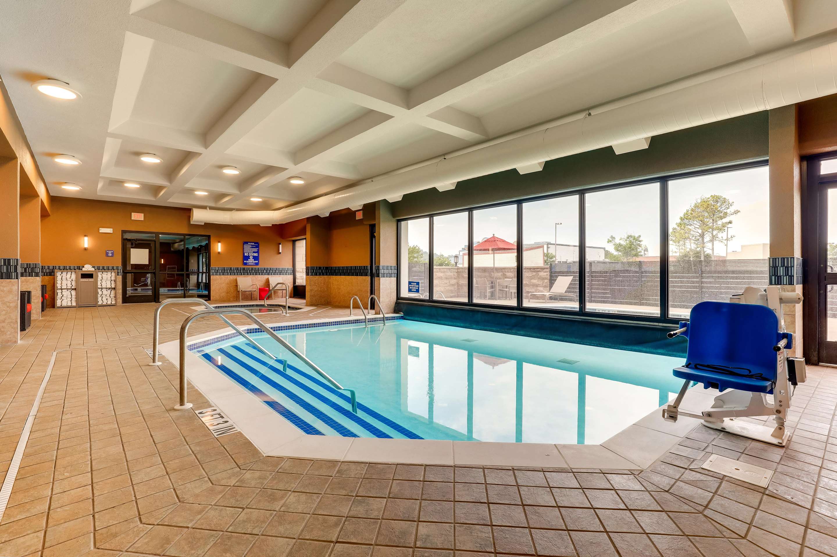 Pool | Drury Inn & Suites Birmingham Lakeshore Drive