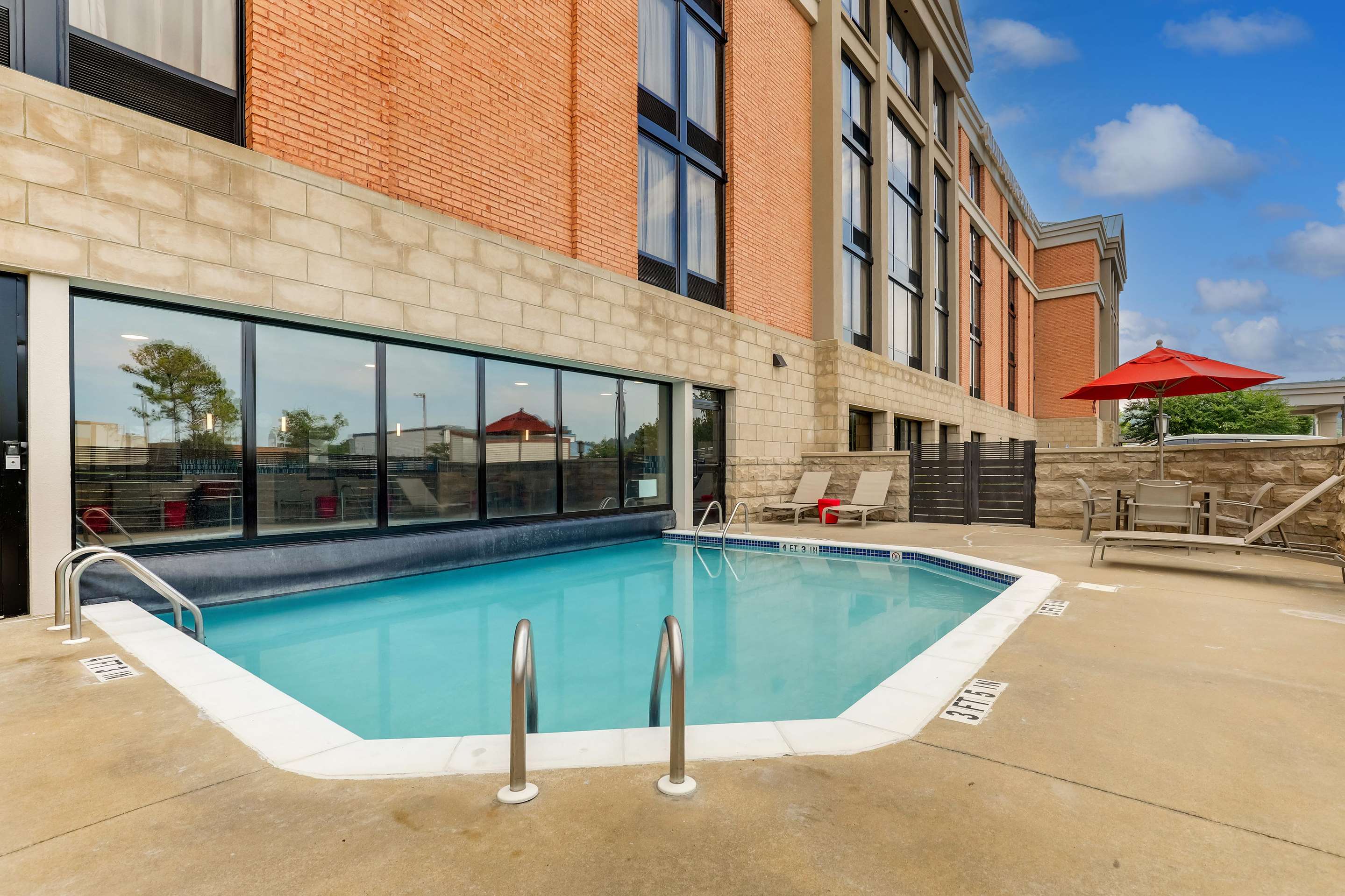 Pool | Drury Inn & Suites Birmingham Lakeshore Drive