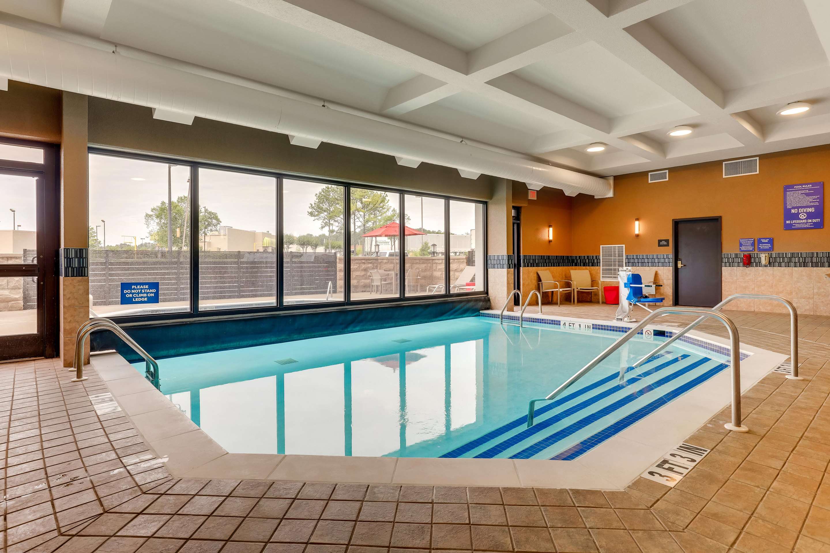 Pool | Drury Inn & Suites Birmingham Lakeshore Drive