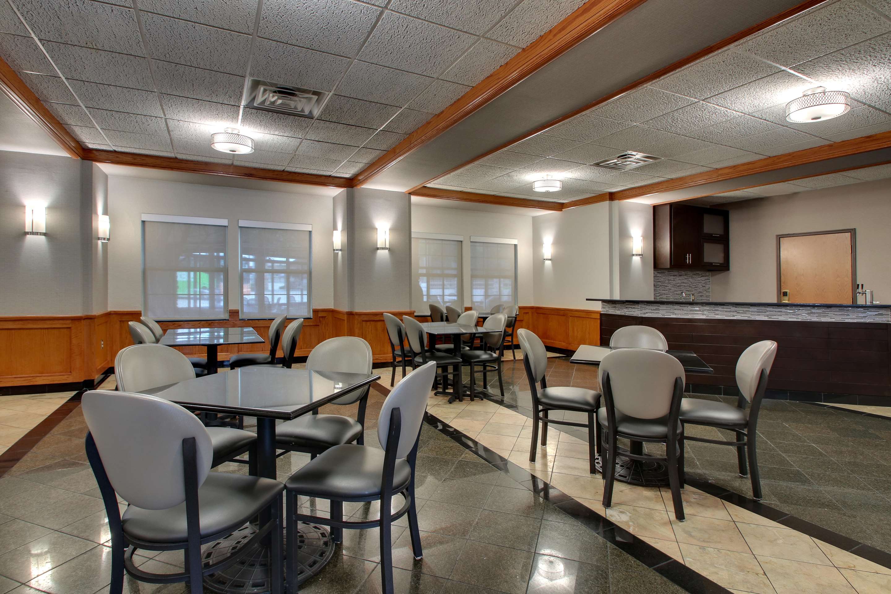 Dining Area | Drury Inn & Suites San Antonio Northwest Medical Center