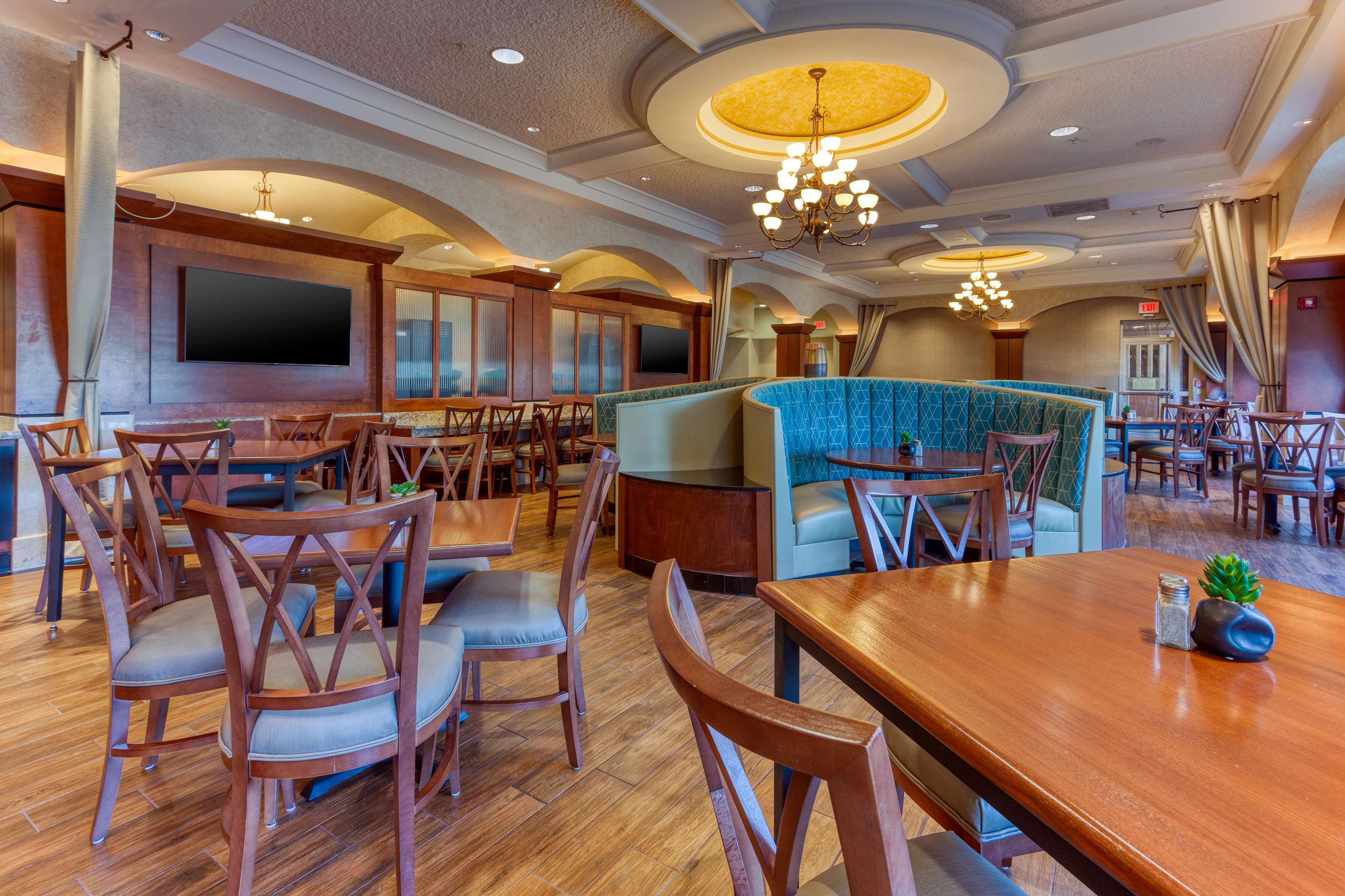Dining Area | Drury Plaza Hotel St. Louis Chesterfield