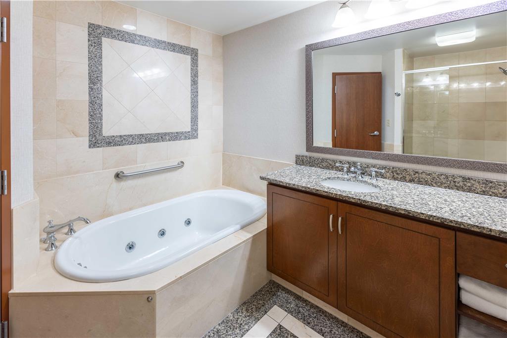 Drury Plaza Hotel St Louis Chesterfield-guestroom-Guest Room,Bathroom,On-Site.jpg