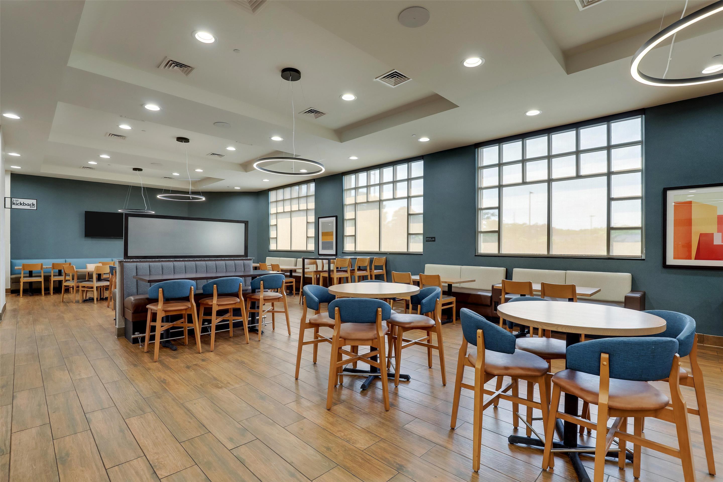 Dining Area | Drury Inn & Suites Montgomery