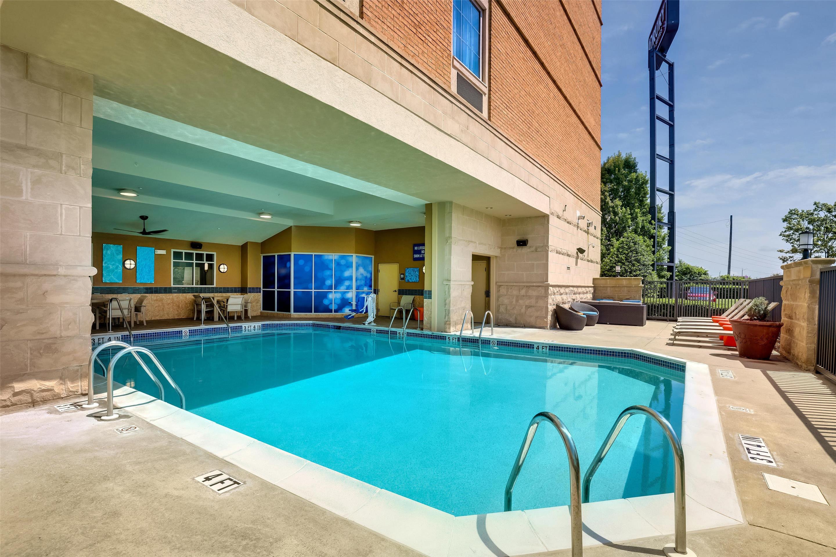 Pool | Drury Inn & Suites Montgomery