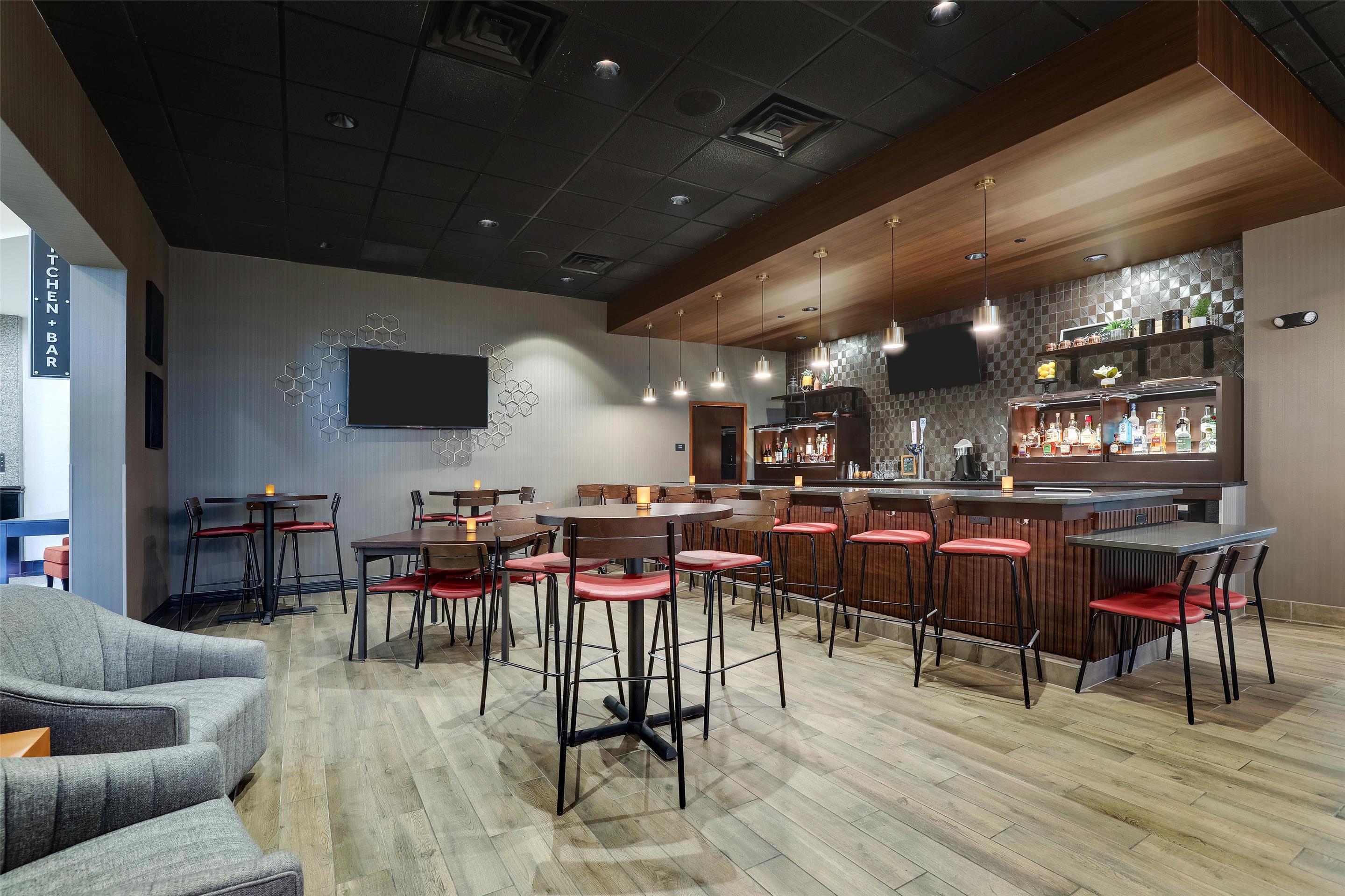 Kitchen Bar | Drury Inn & Suites Montgomery