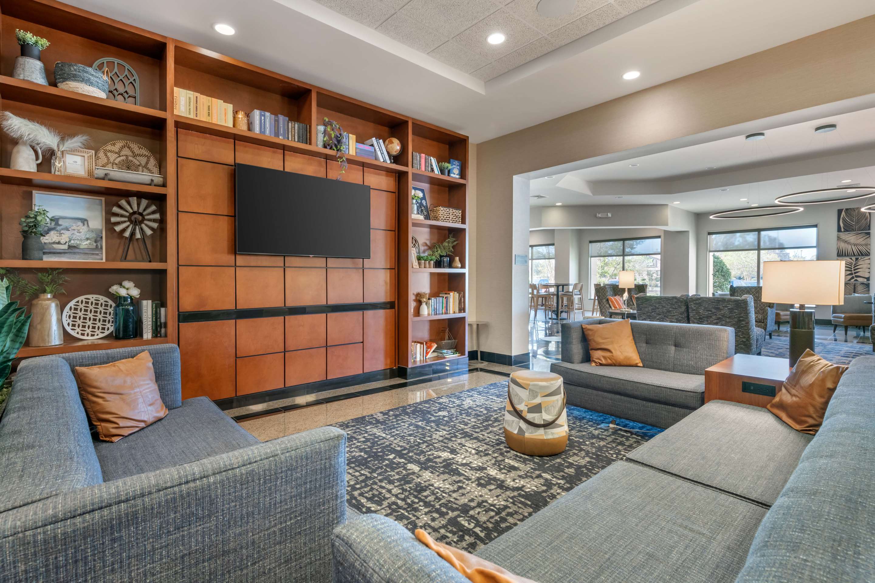 lobby | Drury Inn & Suites Valdosta