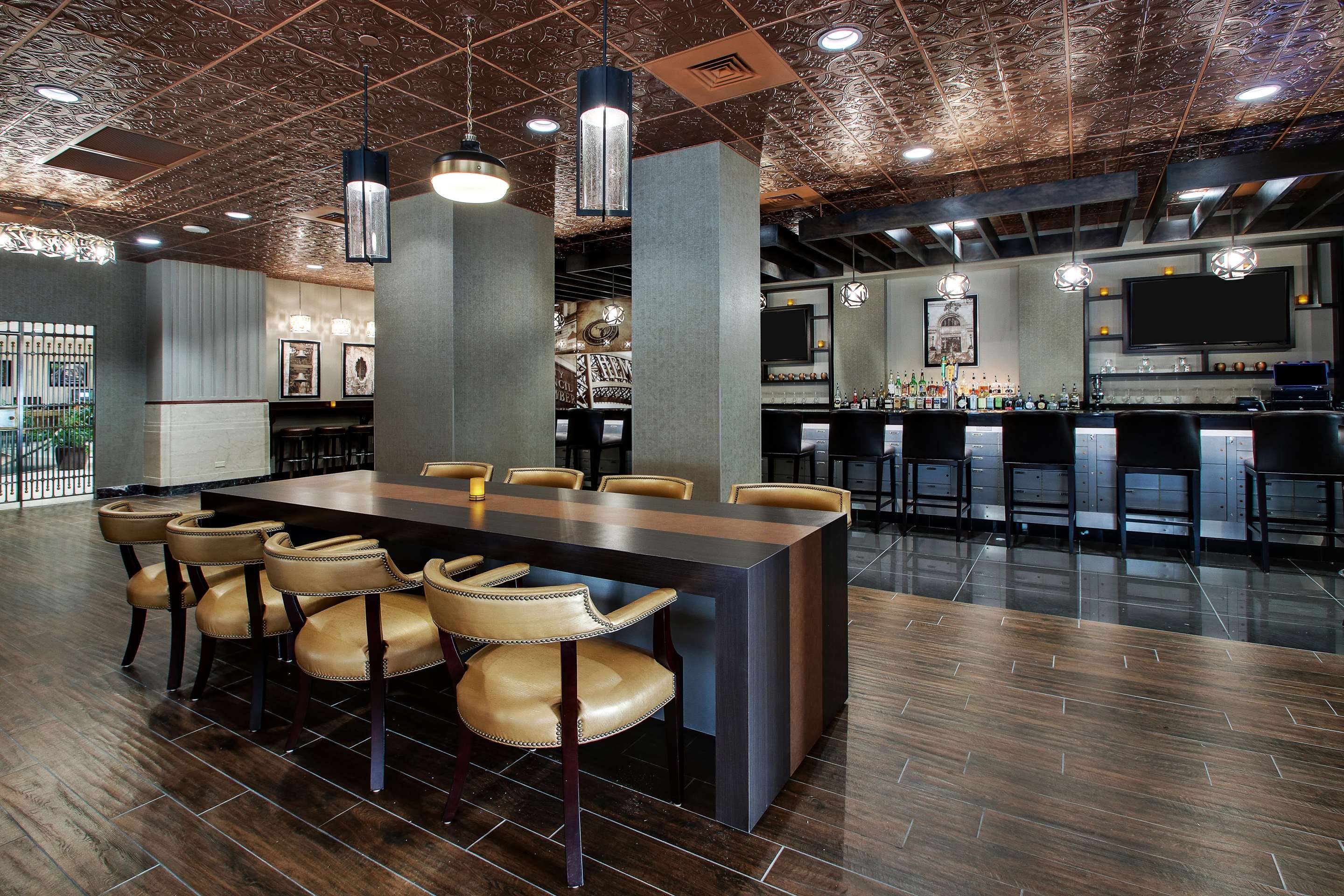 Tellers Bar | Drury Plaza Hotel San Antonio Riverwalk