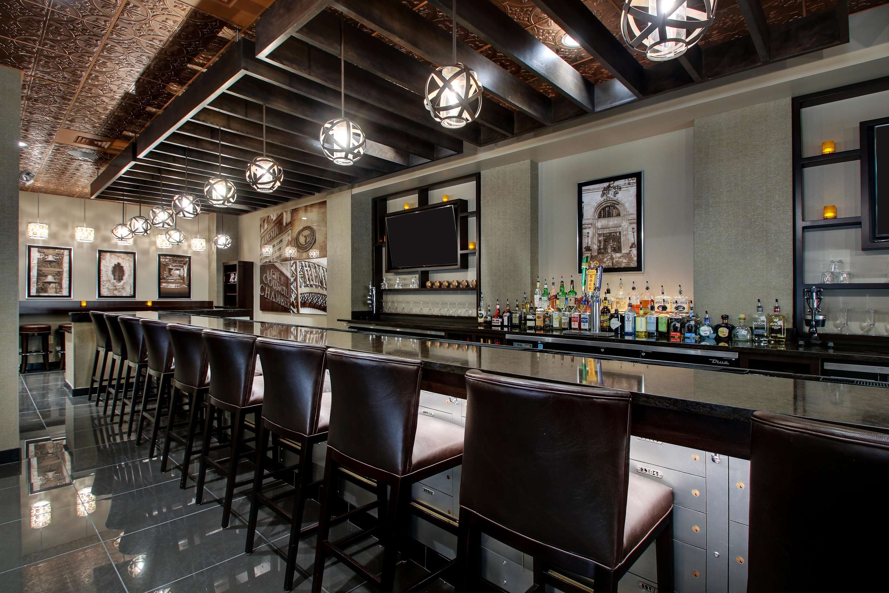 Tellers Bar | Drury Plaza Hotel San Antonio Riverwalk
