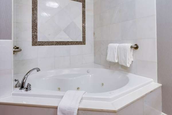 Amenities - Drury Inn & Suites O'Fallon - I-64, Exit 16