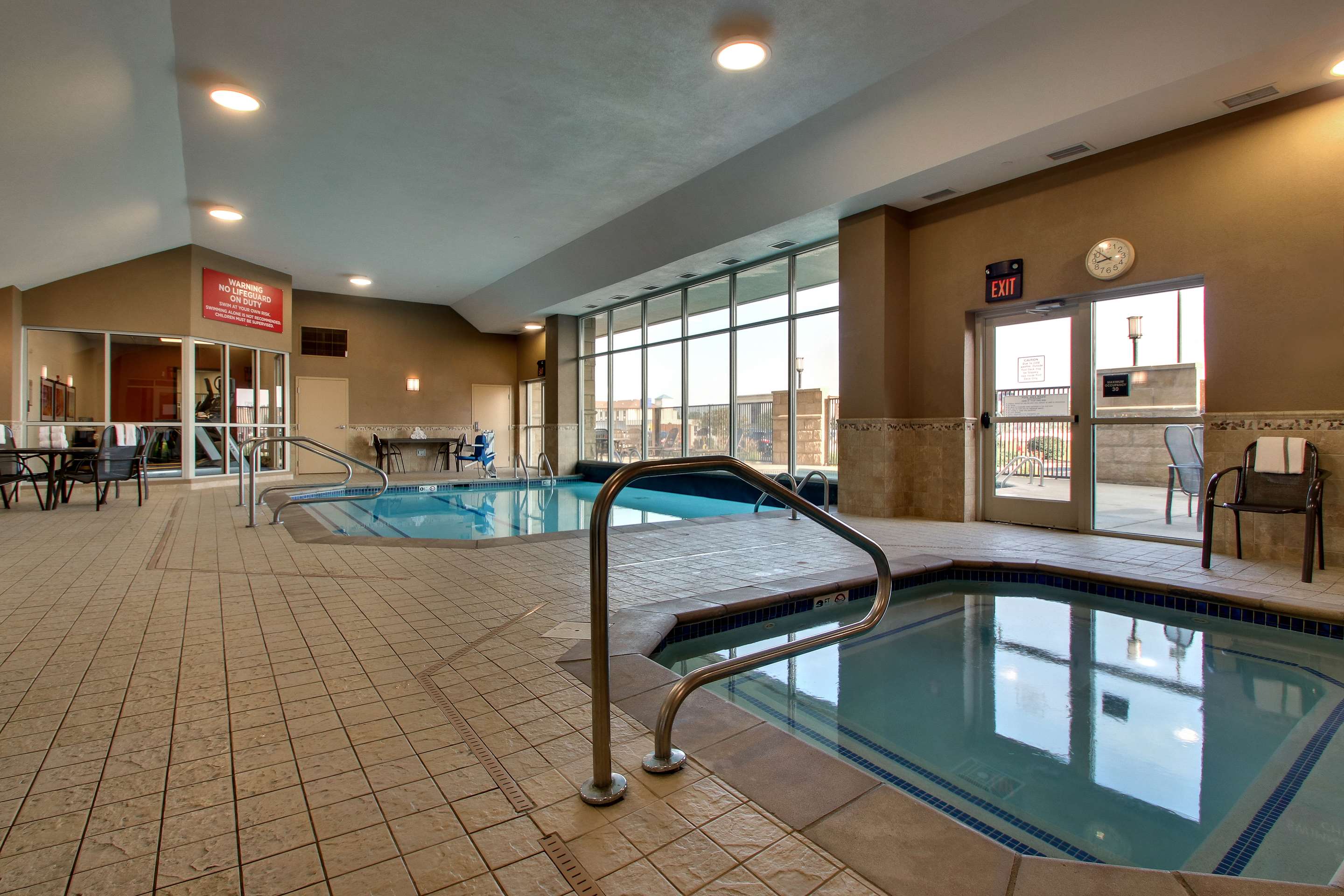 Pool | Drury Inn & Suites Findlay