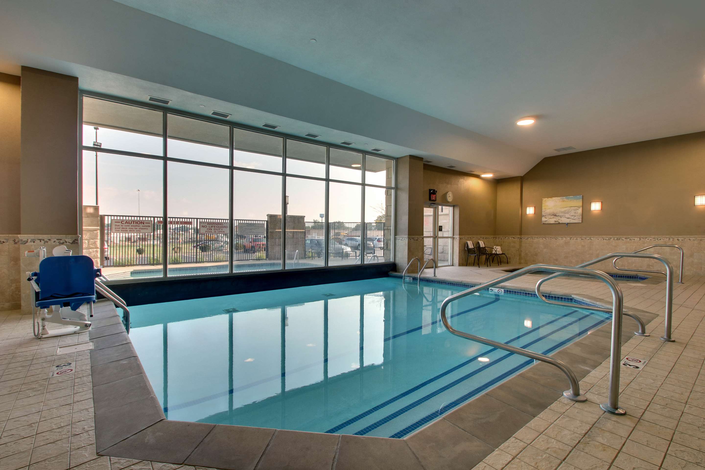 Pool | Drury Inn & Suites Findlay