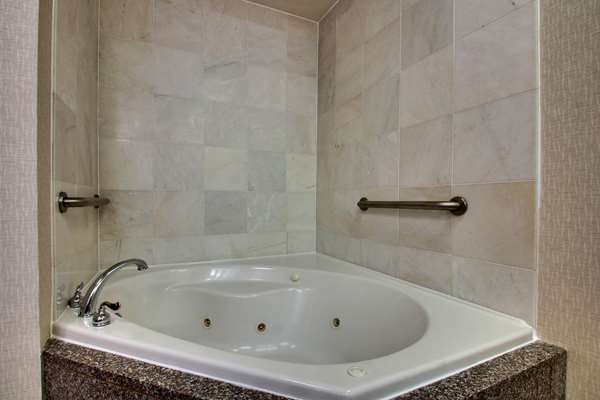  - Drury Inn & Suites Findlay - I-75, Exit 159