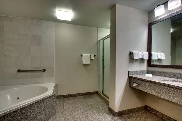  - Drury Inn & Suites Findlay - I-75, Exit 159