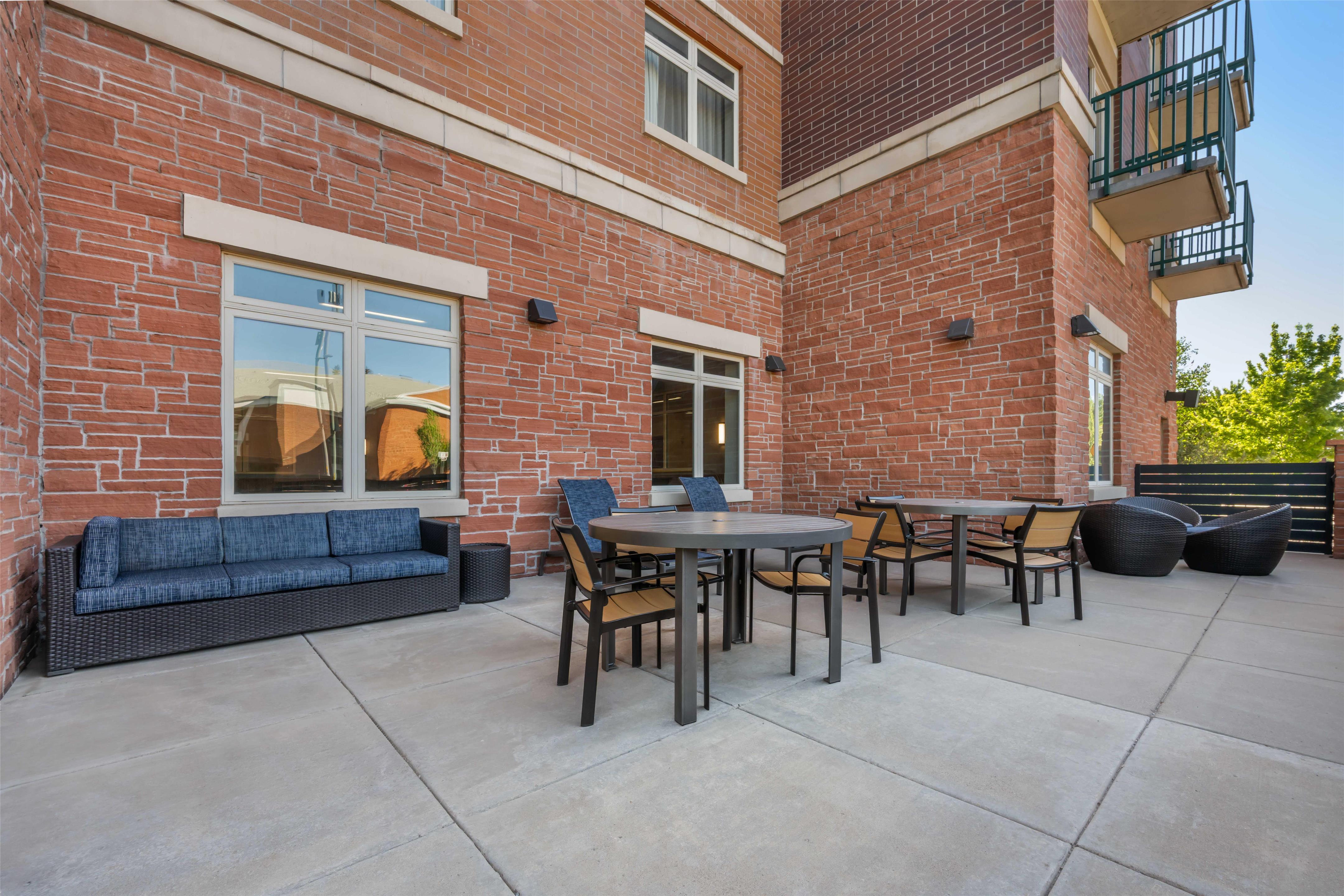 Patio | Drury Inn & Suites Flagstaff