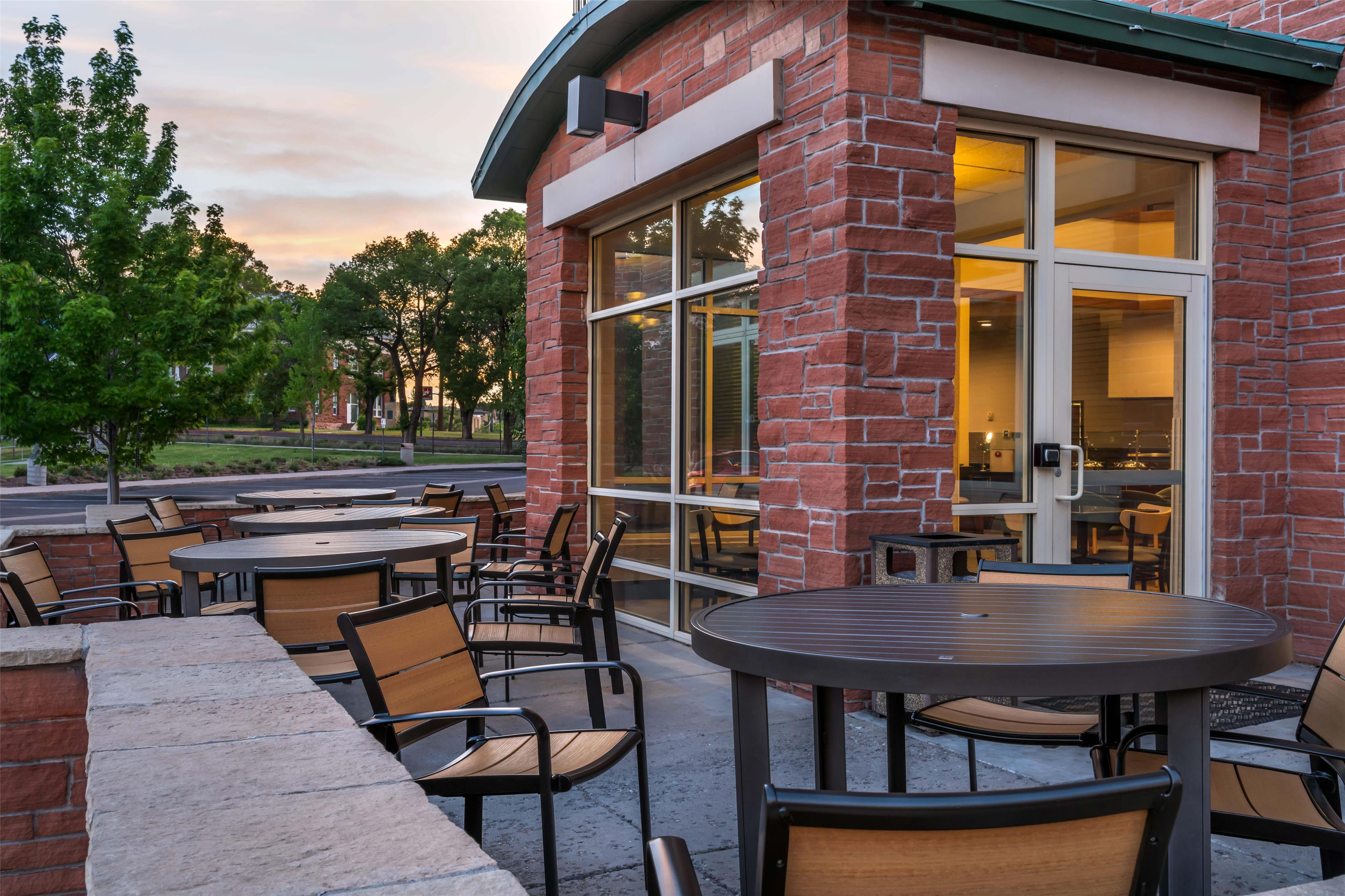 Patio | Drury Inn & Suites Flagstaff