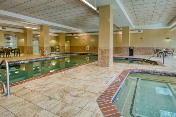 Pool - Drury Inn & Suites La Cantera Parkway San Antonio - I-10, Exit 556