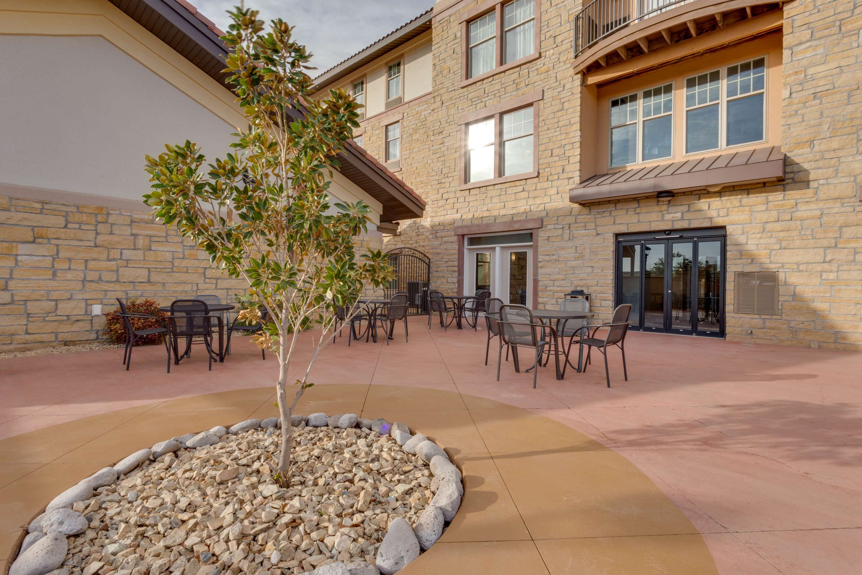 patio | Drury Inn & Suites Las Cruces