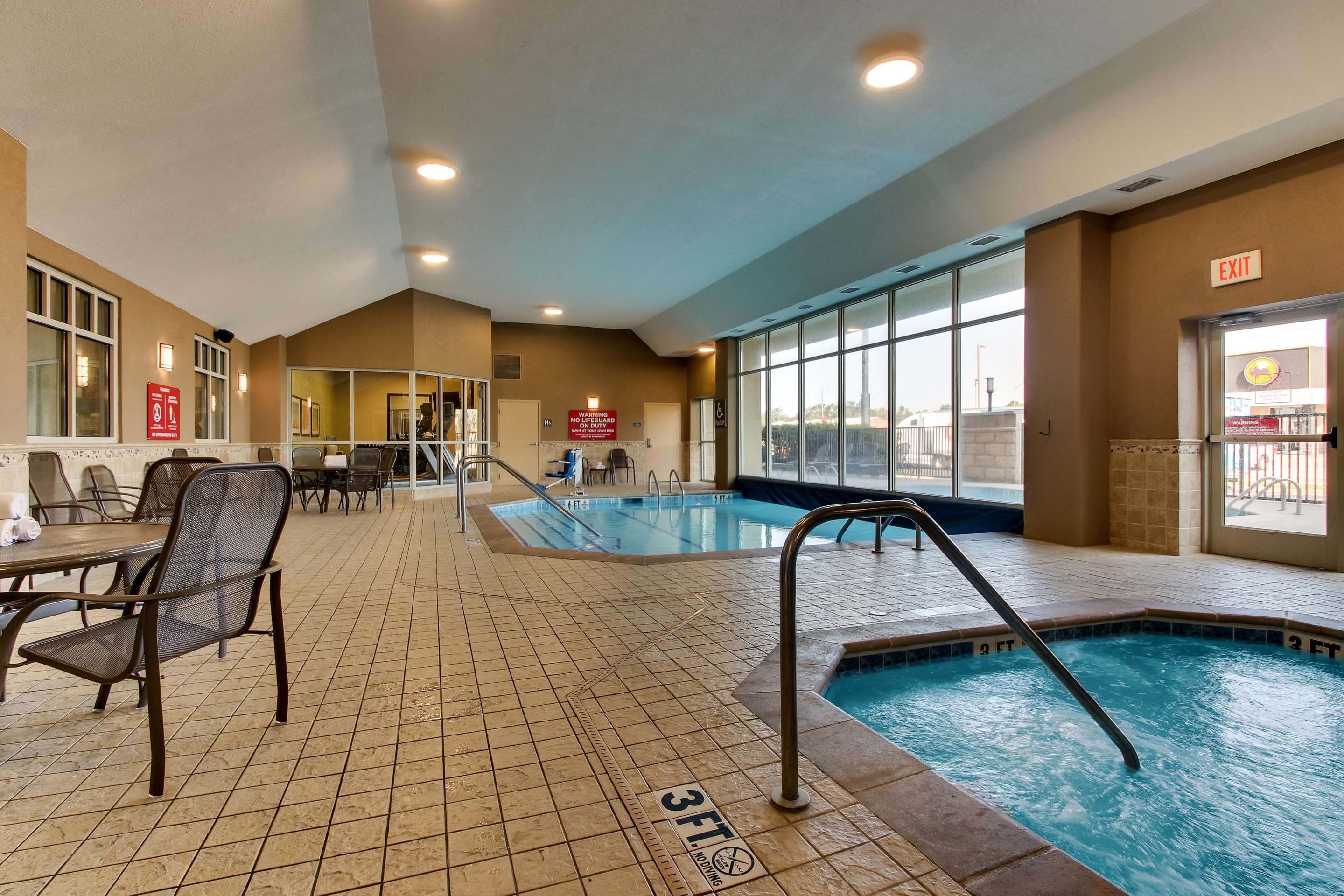 Pool | Drury Inn & Suites Meridian