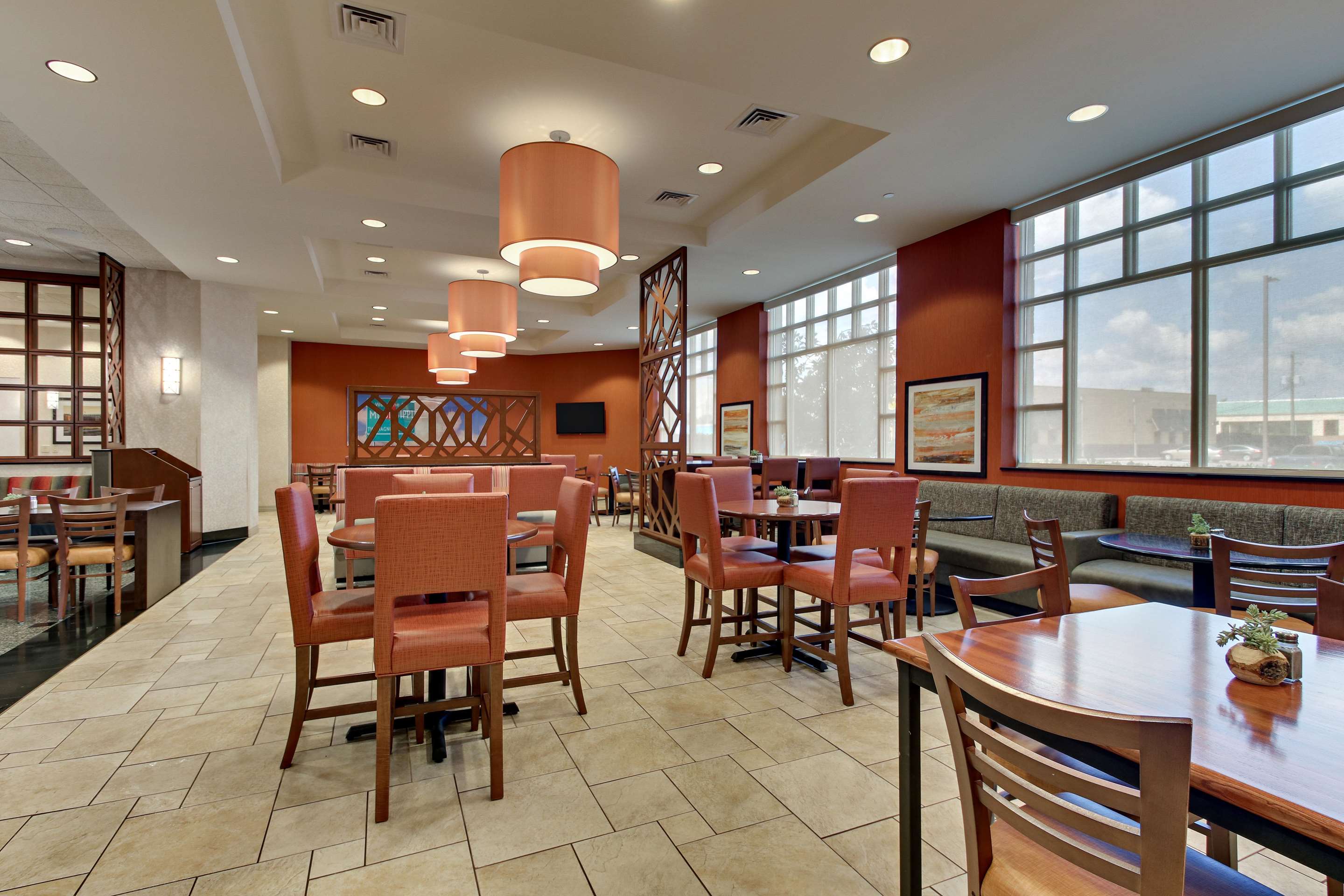 Dining Room | Drury Inn & Suites Meridian