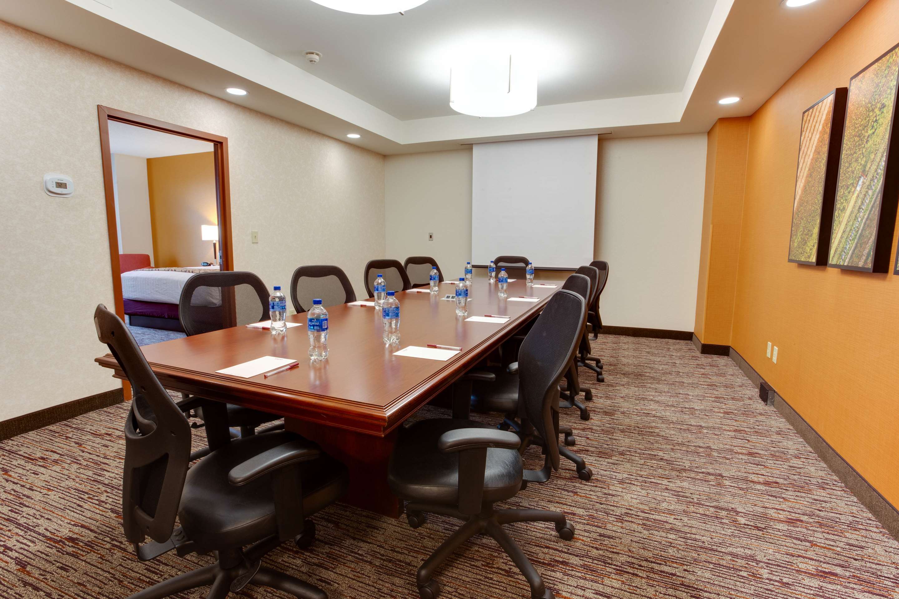 NKXM Deluxe King Guestroom | Drury Inn & Suites West Des Moines