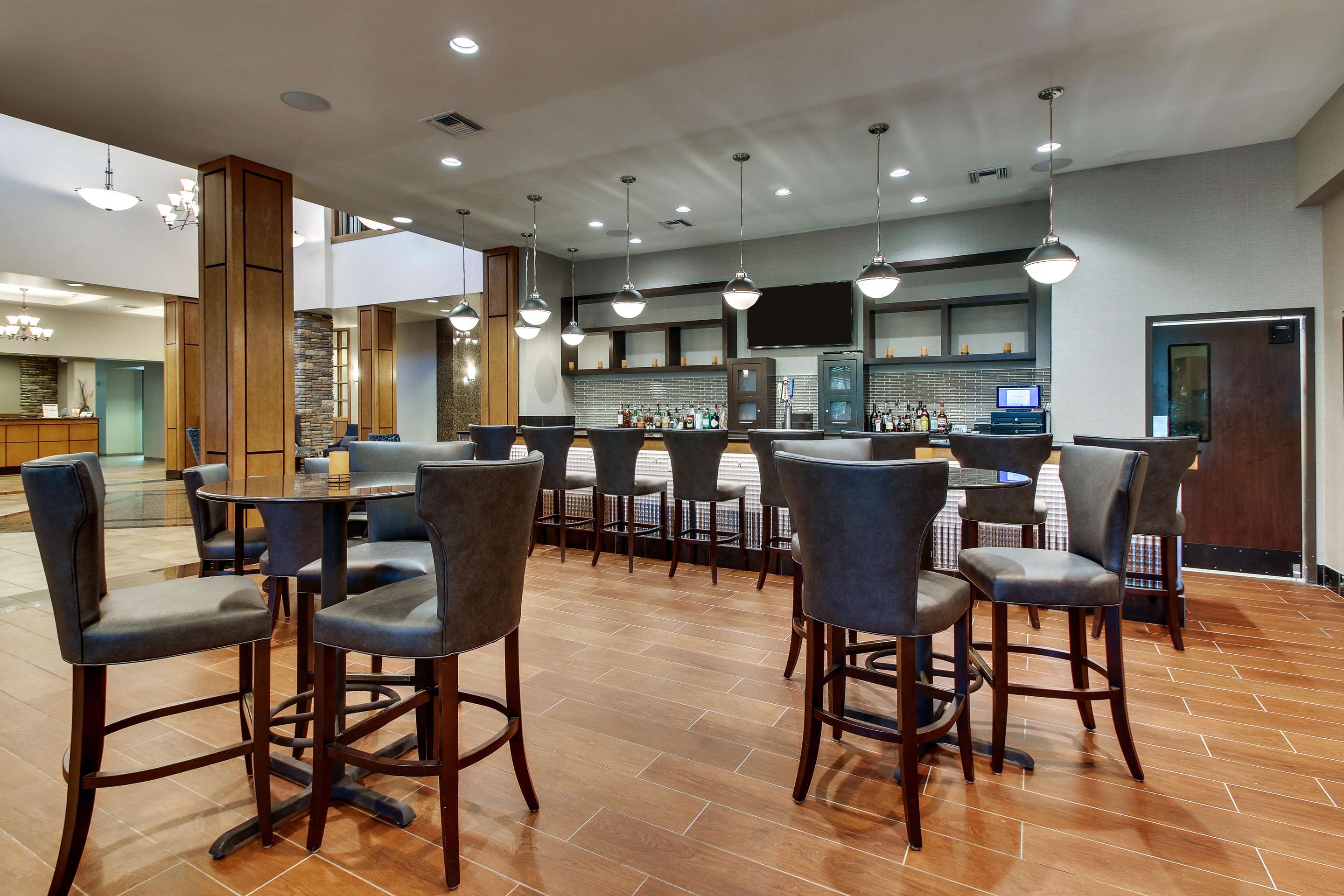 Kitchen Bar | Drury Inn & Suites Phoenix Happy Valley