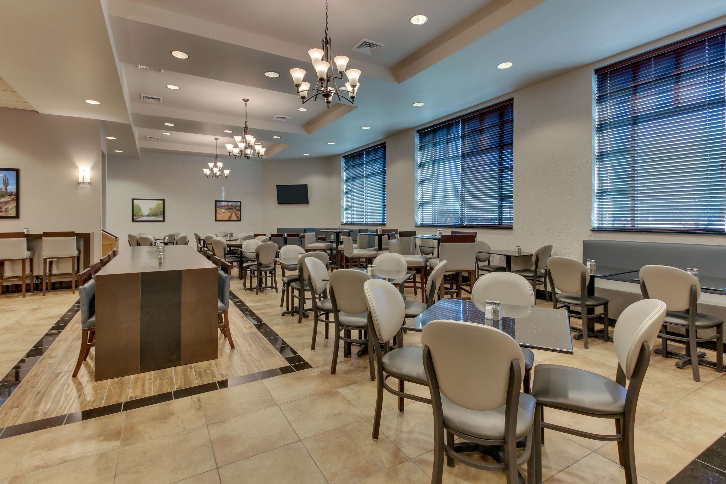 Dining Area | Drury Inn & Suites Phoenix Happy Valley