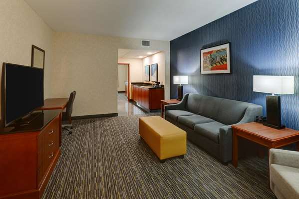 Suite - Drury Inn & Suites Arnold - I-55, Exit 191