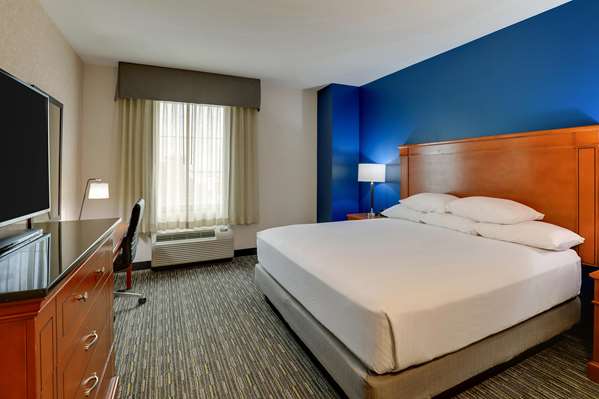 Suite - Drury Inn & Suites Arnold - I-55, Exit 191