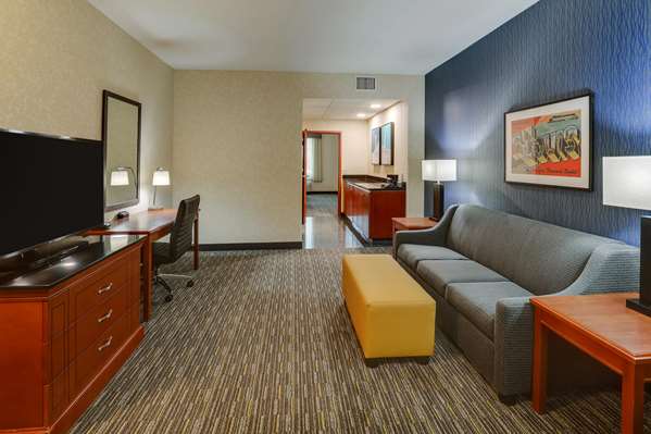 Suite - Drury Inn & Suites Arnold - I-55, Exit 191
