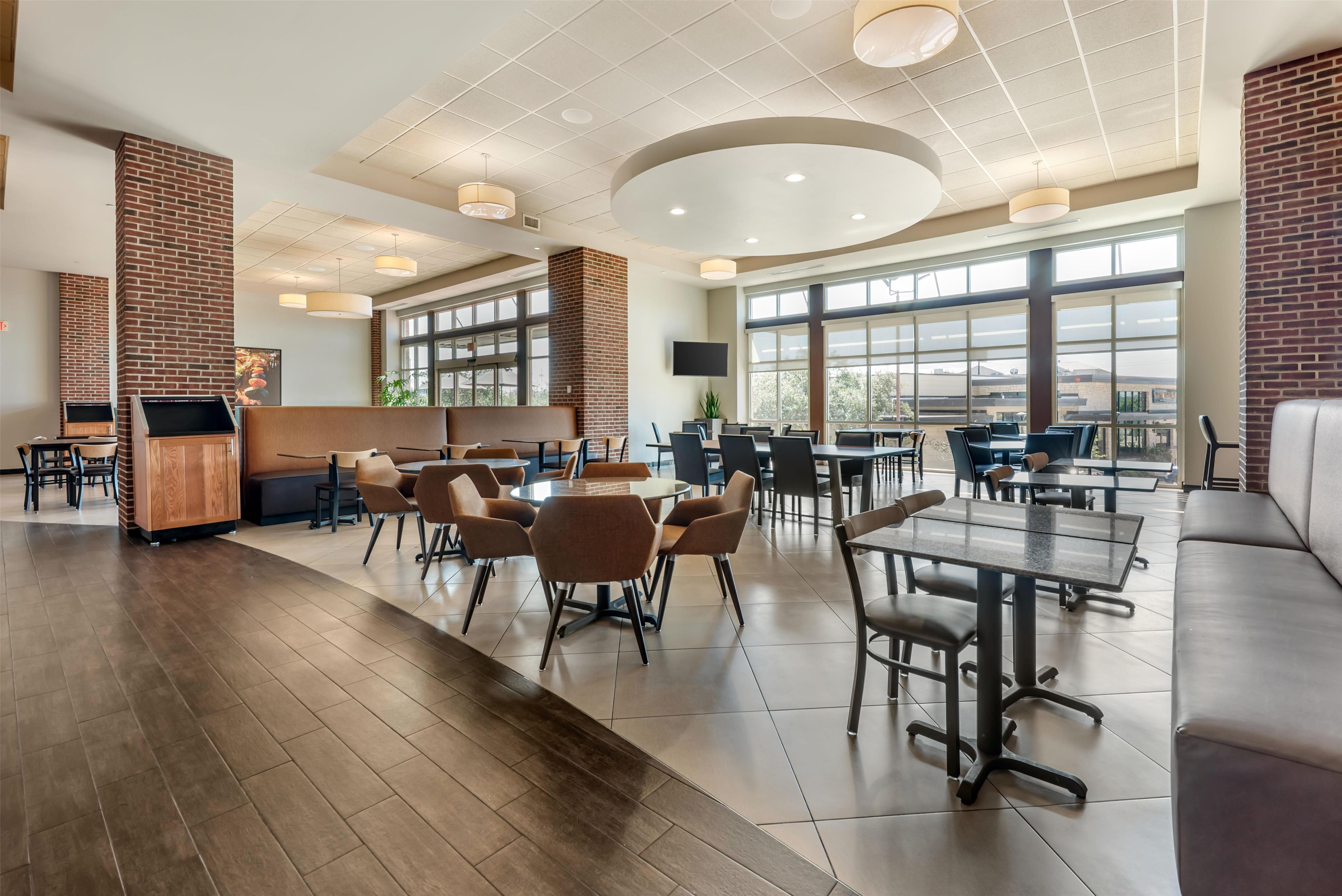 Dining Area | Drury Plaza Hotel San Antonio North Stone Oak