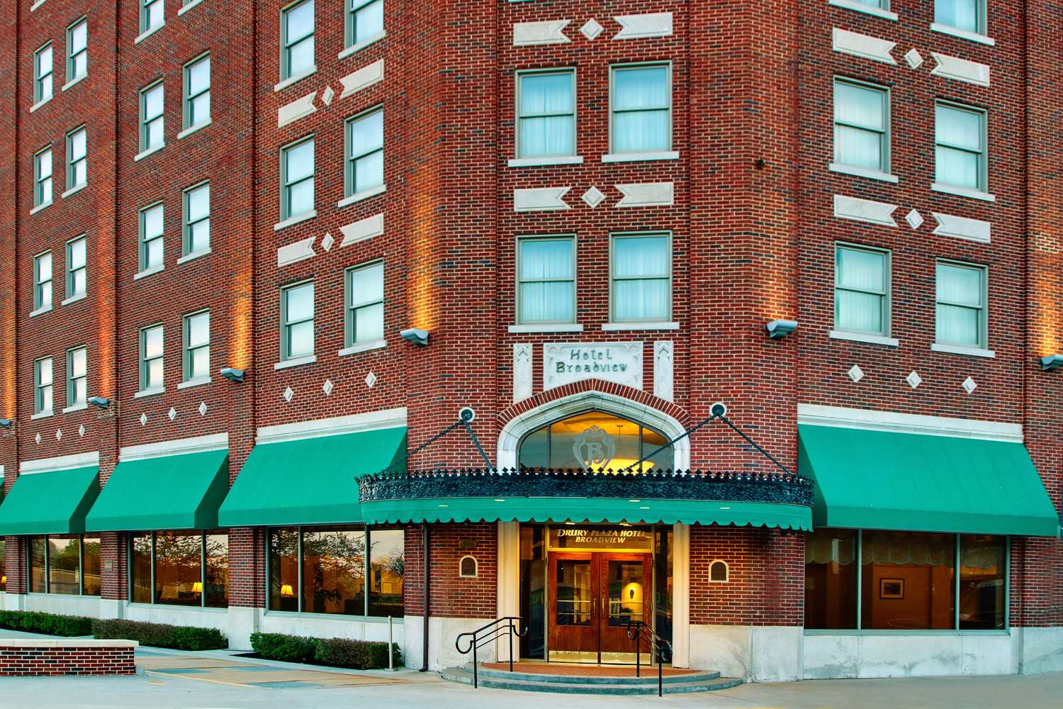 Drury Plaza Hotel Broadview Wichita, KS - See Discounts