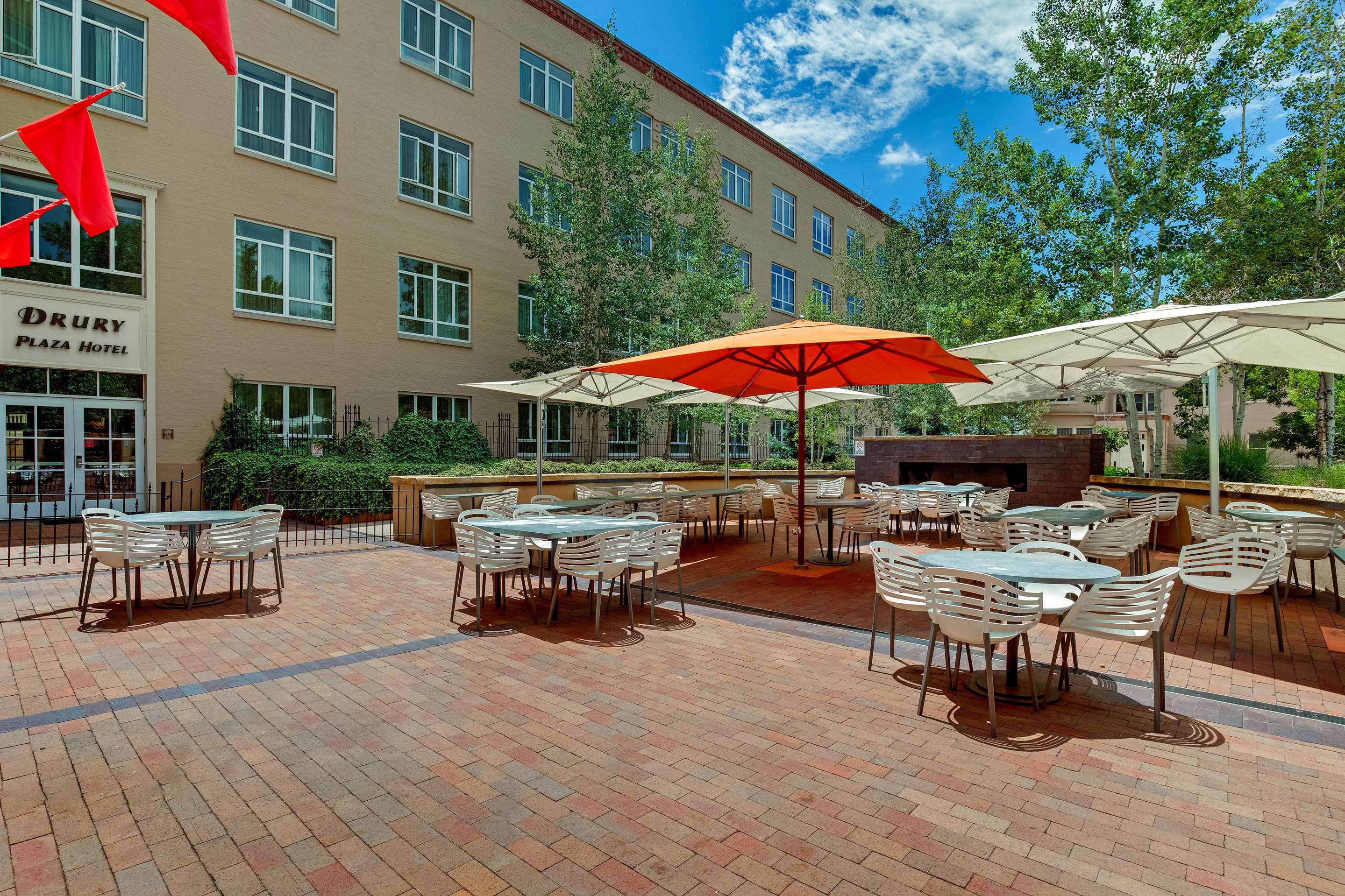 Kitchen Bar | Drury Plaza Hotel in Santa Fe