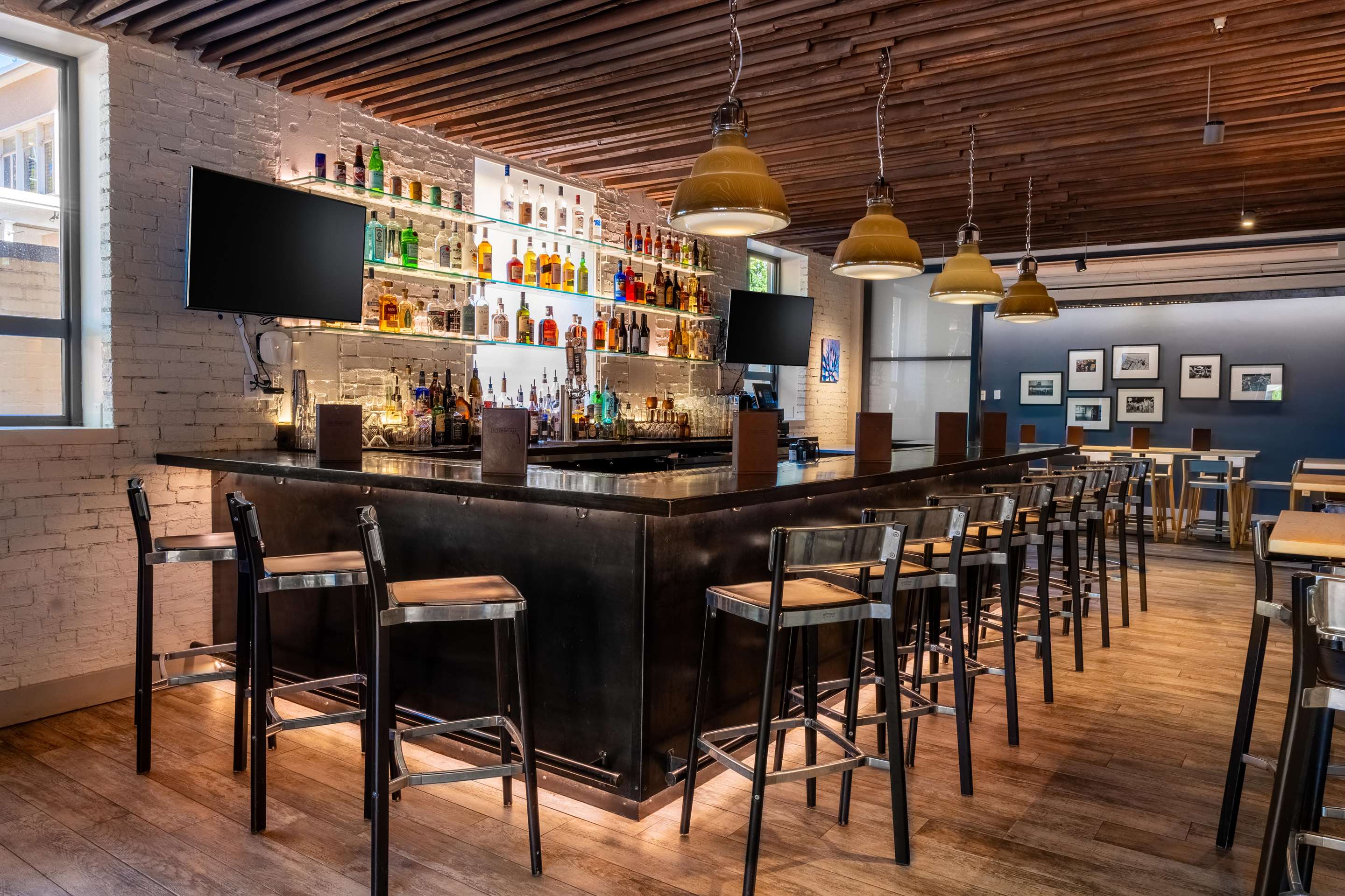 Kitchen Bar | Drury Plaza Hotel in Santa Fe