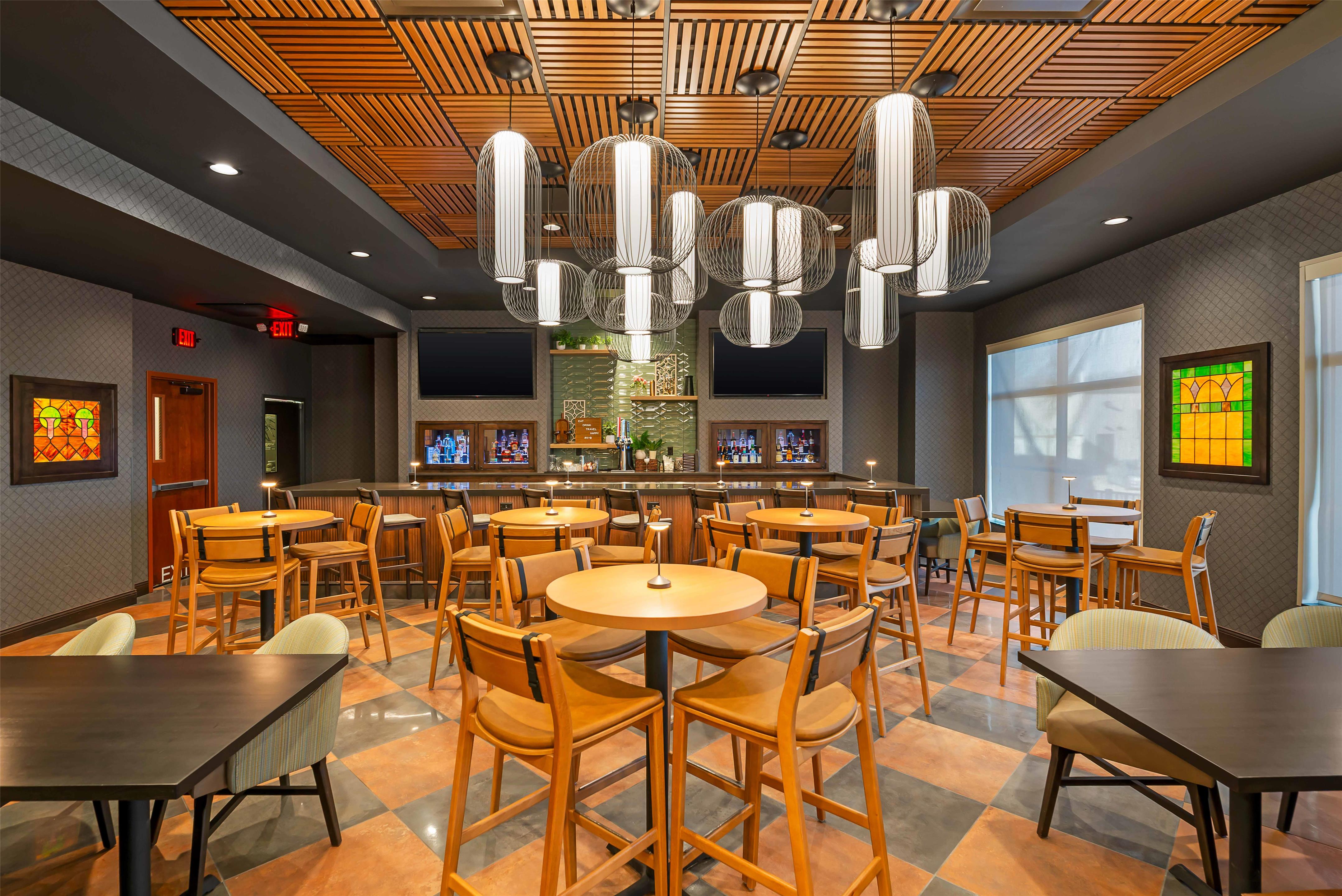 Bar | Drury Inn & Suites St. Louis Brentwood