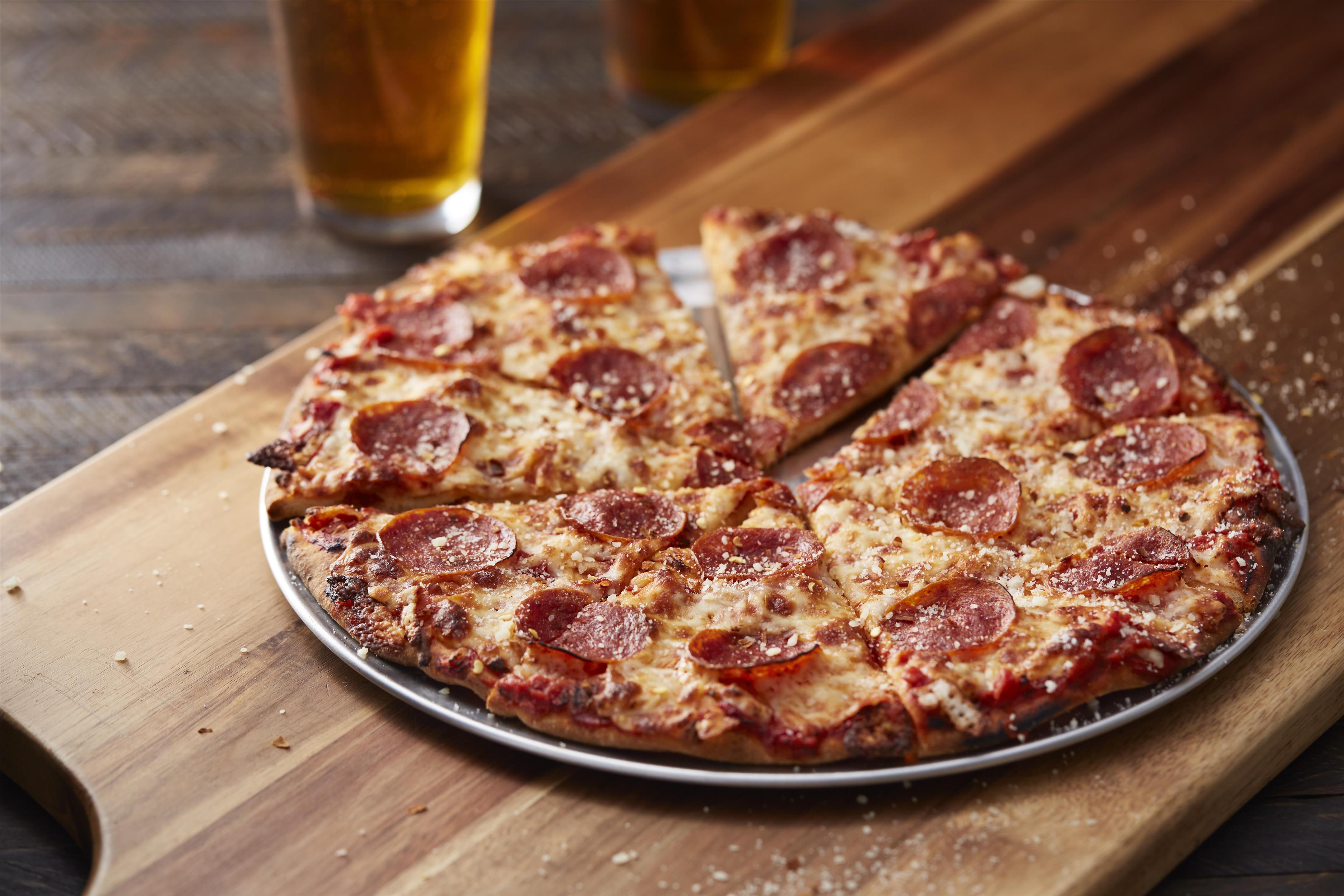 Drury LobbyBar PepperoniSausagePizza f | Drury Inn & Suites St. Louis Brentwood