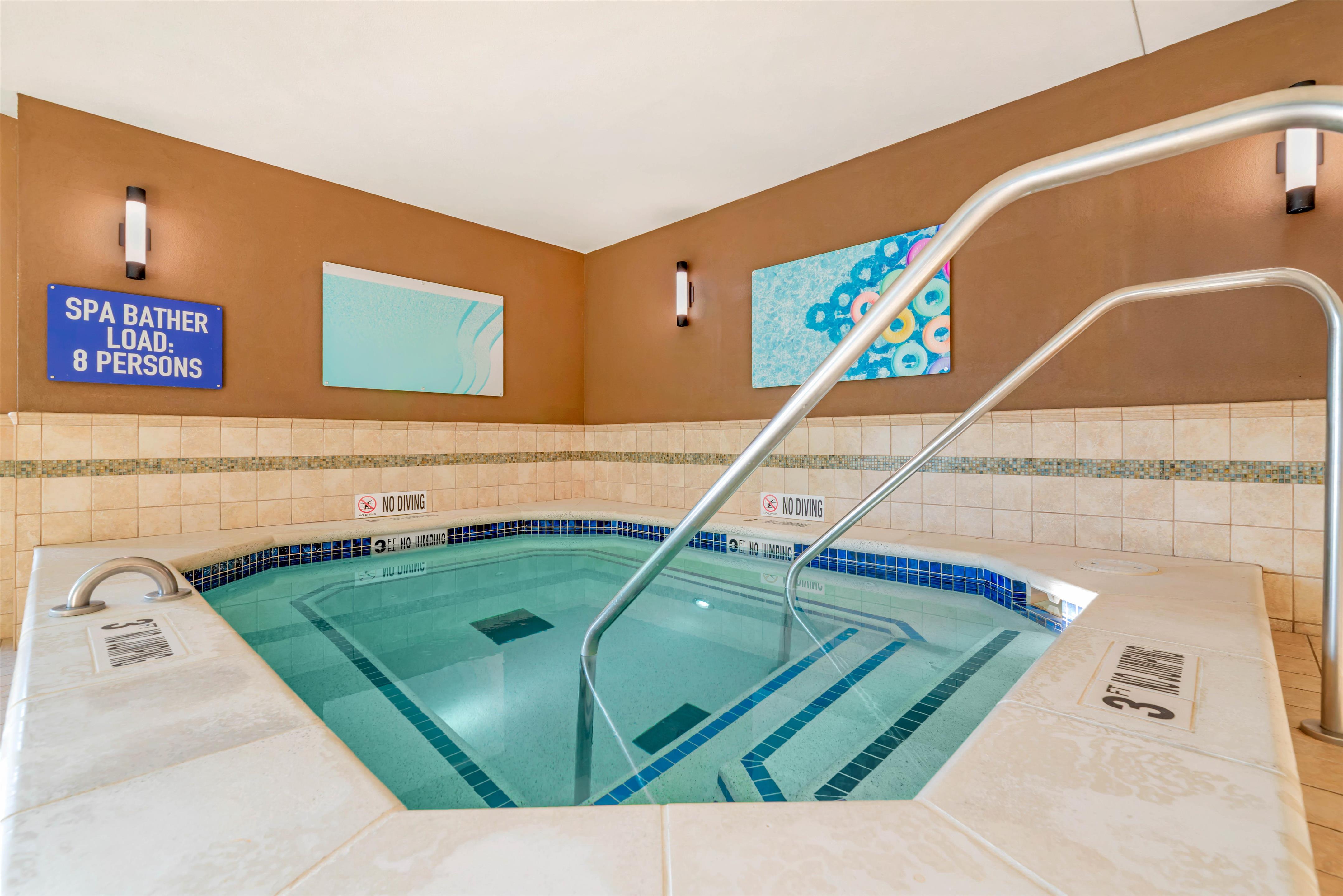 Pool | Drury Inn & Suites St. Louis Brentwood