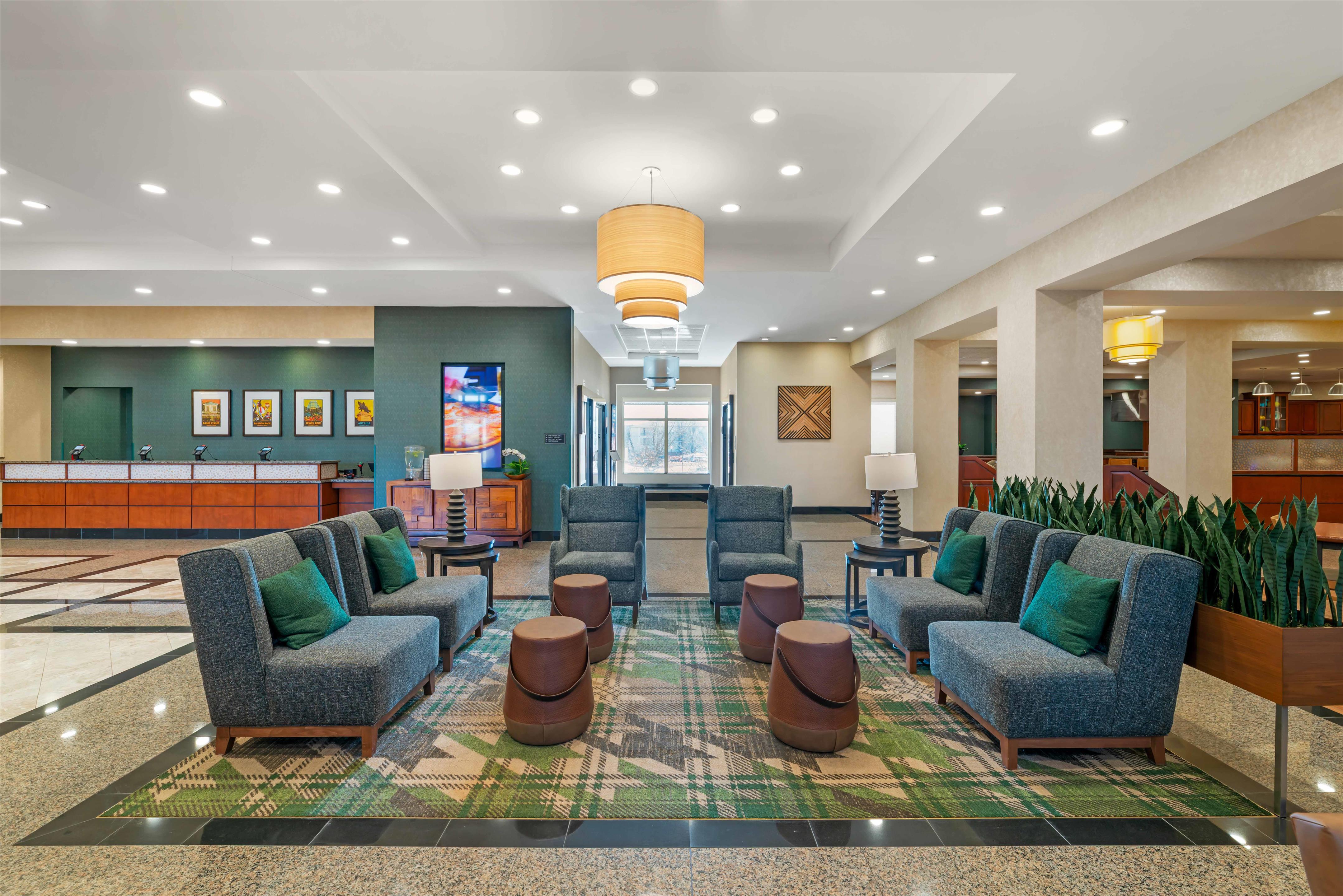lobby | Drury Inn & Suites St. Louis Brentwood