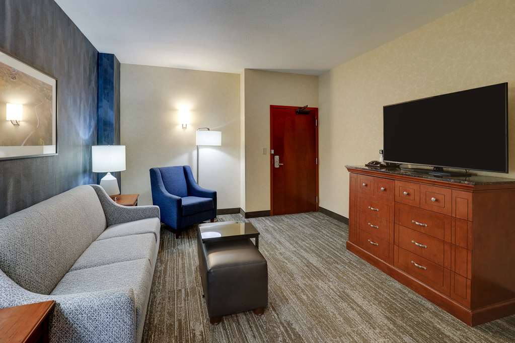 DRURY PLAZA HOTEL MT. VERNON-guestroom-Guest Room,On-Site.jpg