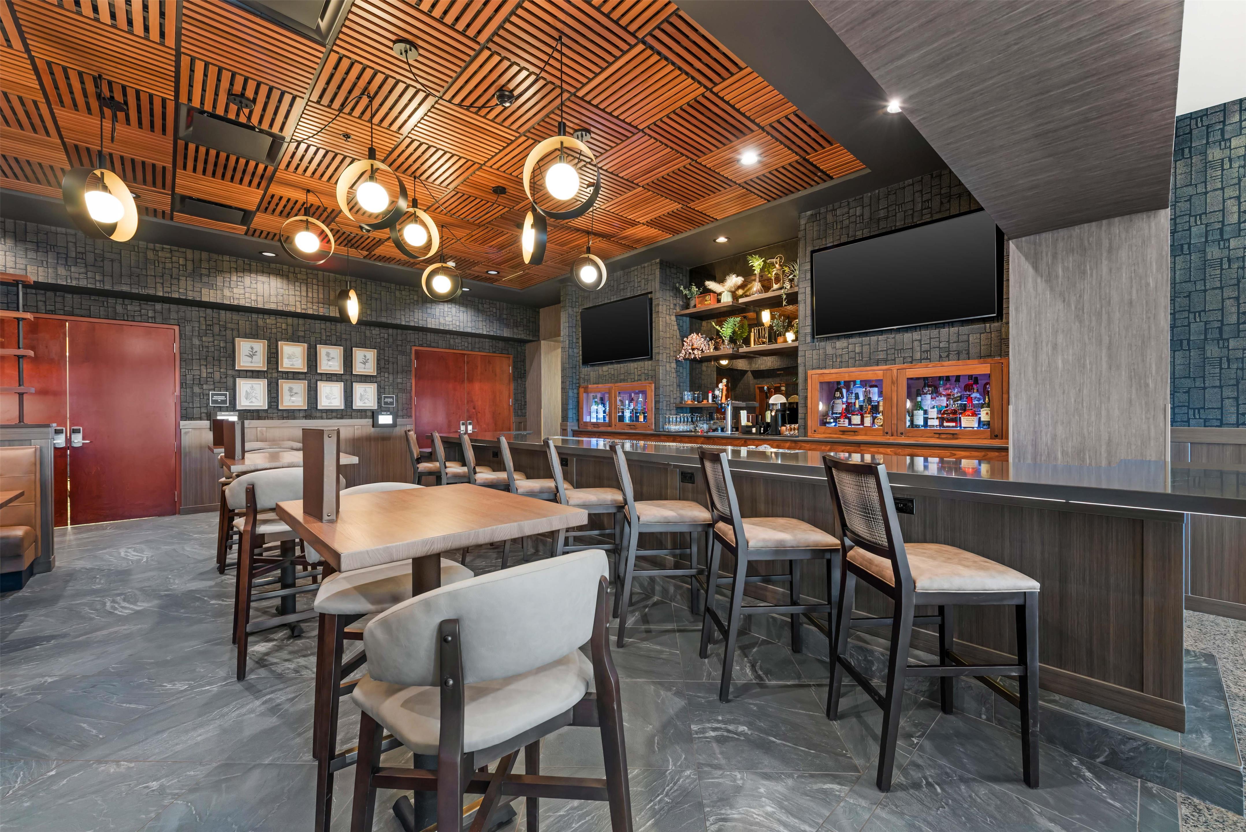 Bar | Drury Inn & Suites Colorado Springs Near the Air Force Academy
