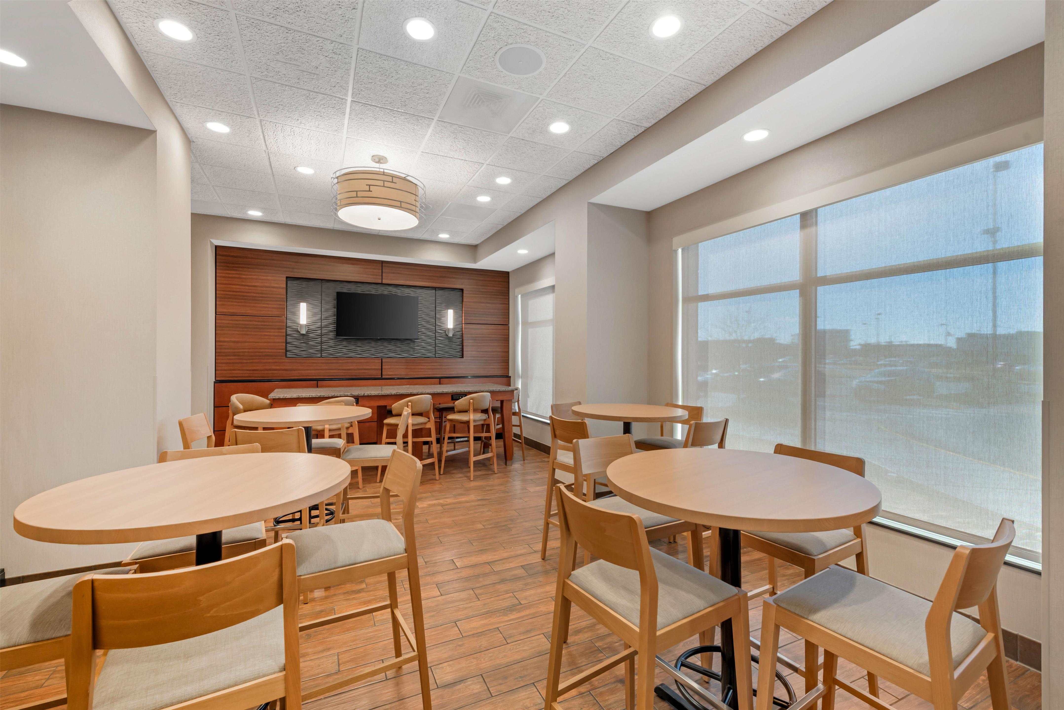 dining | Drury Inn & Suites Colorado Springs Near the Air Force Academy
