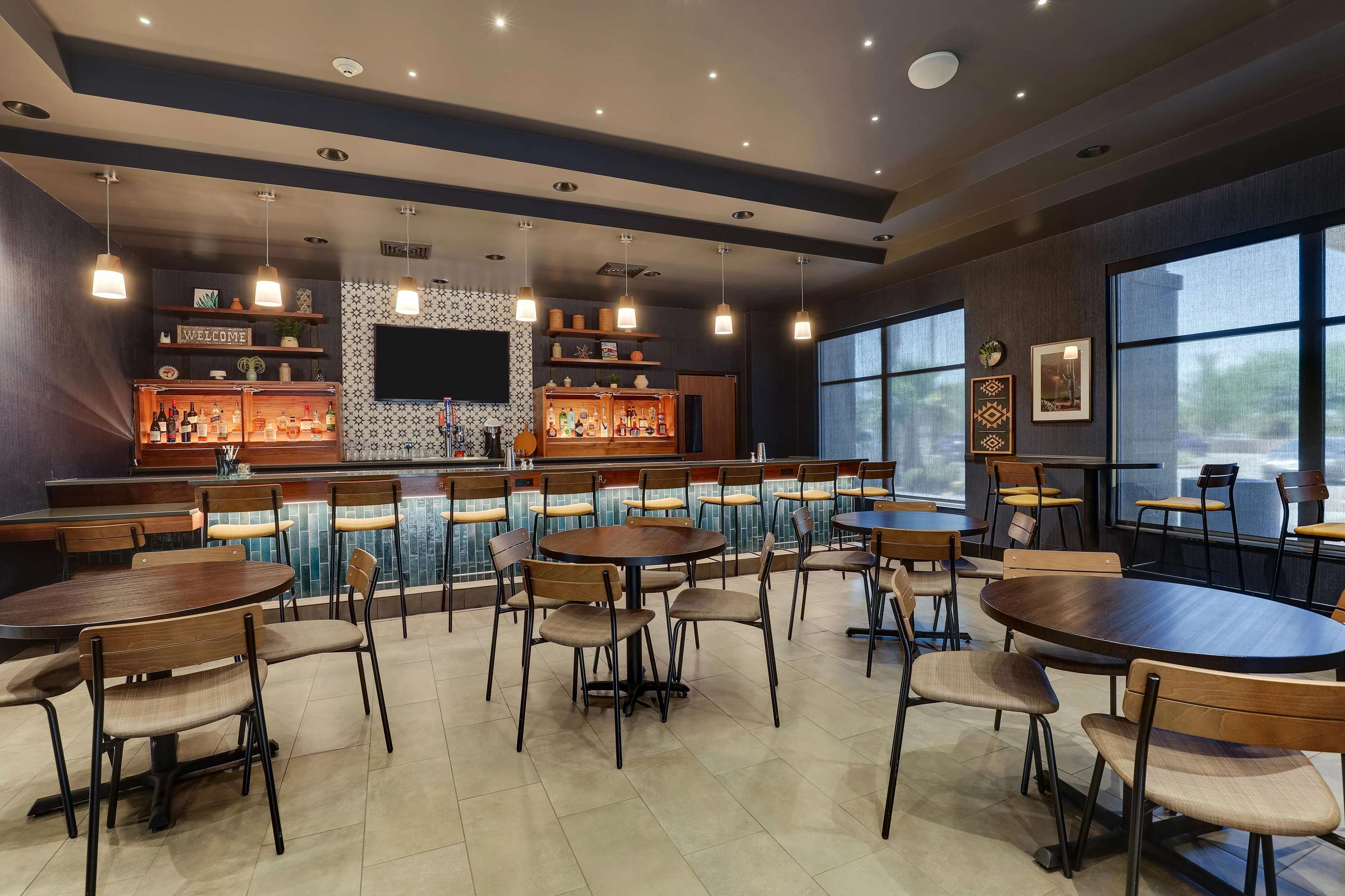 Kitchen Bar | Drury Inn & Suites Phoenix Chandler Fashion Center