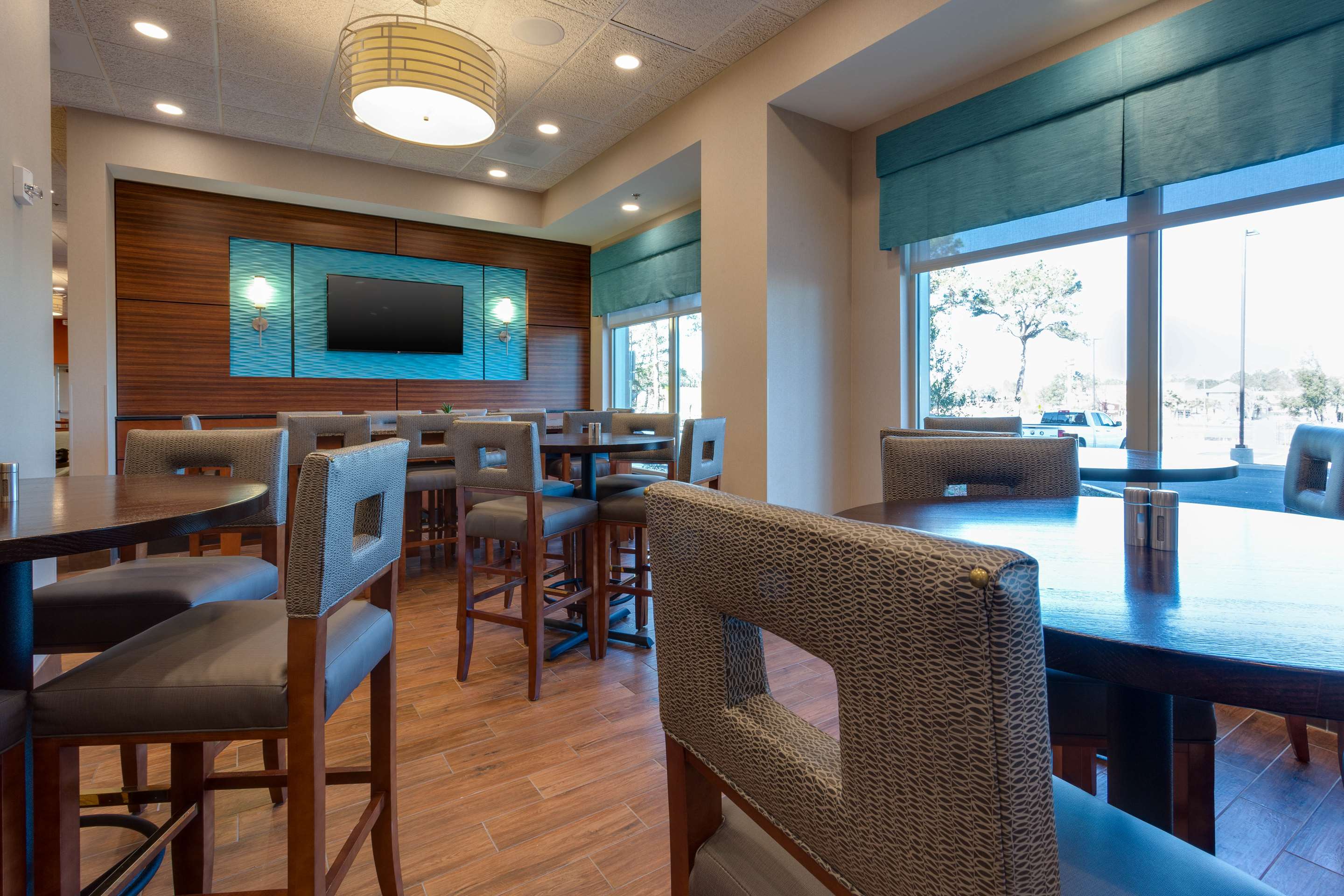 dining hightops | Drury Inn & Suites Gainesville