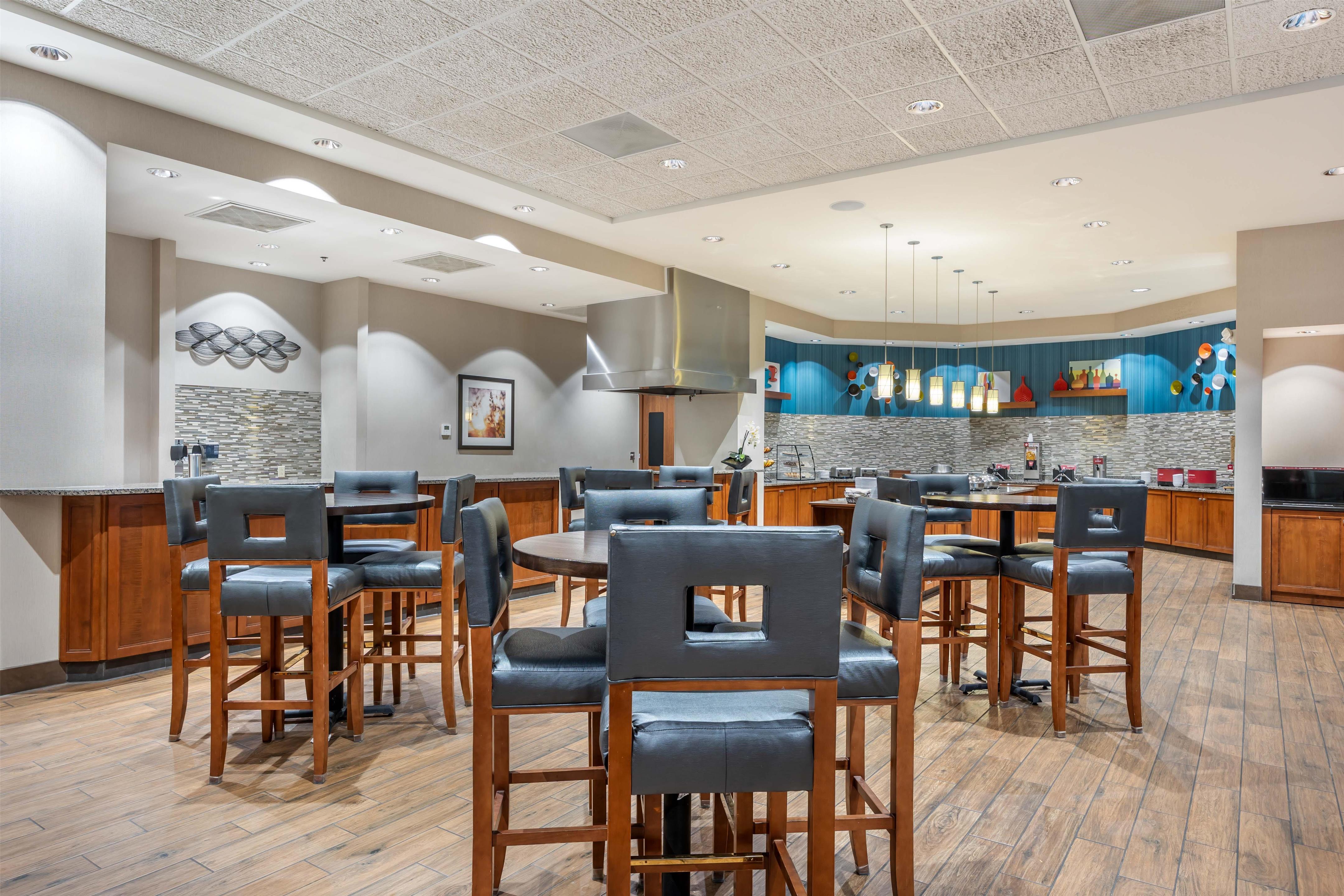 Dining Area | Drury Plaza Hotel Columbia East