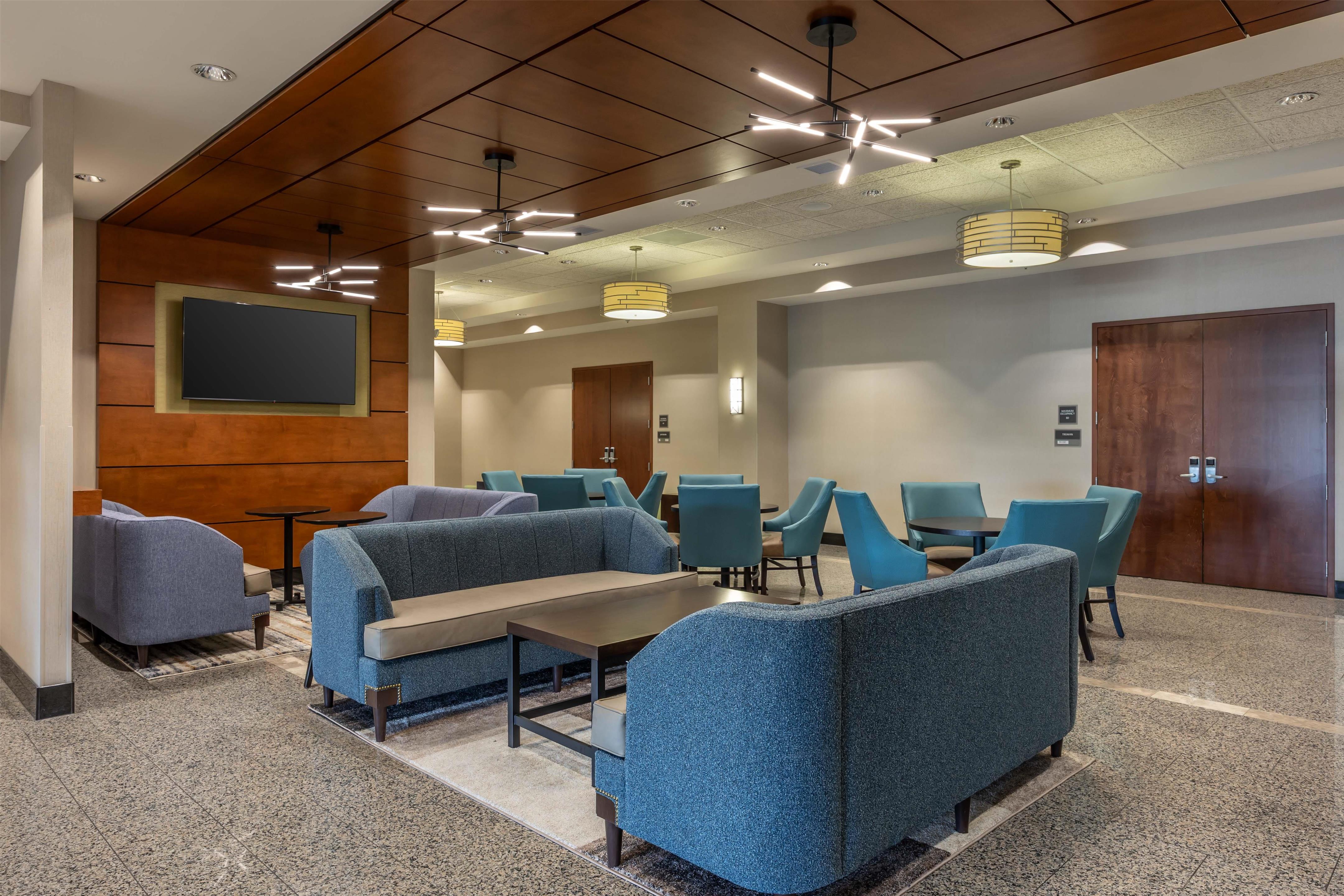 Lobby | Drury Plaza Hotel Columbia East
