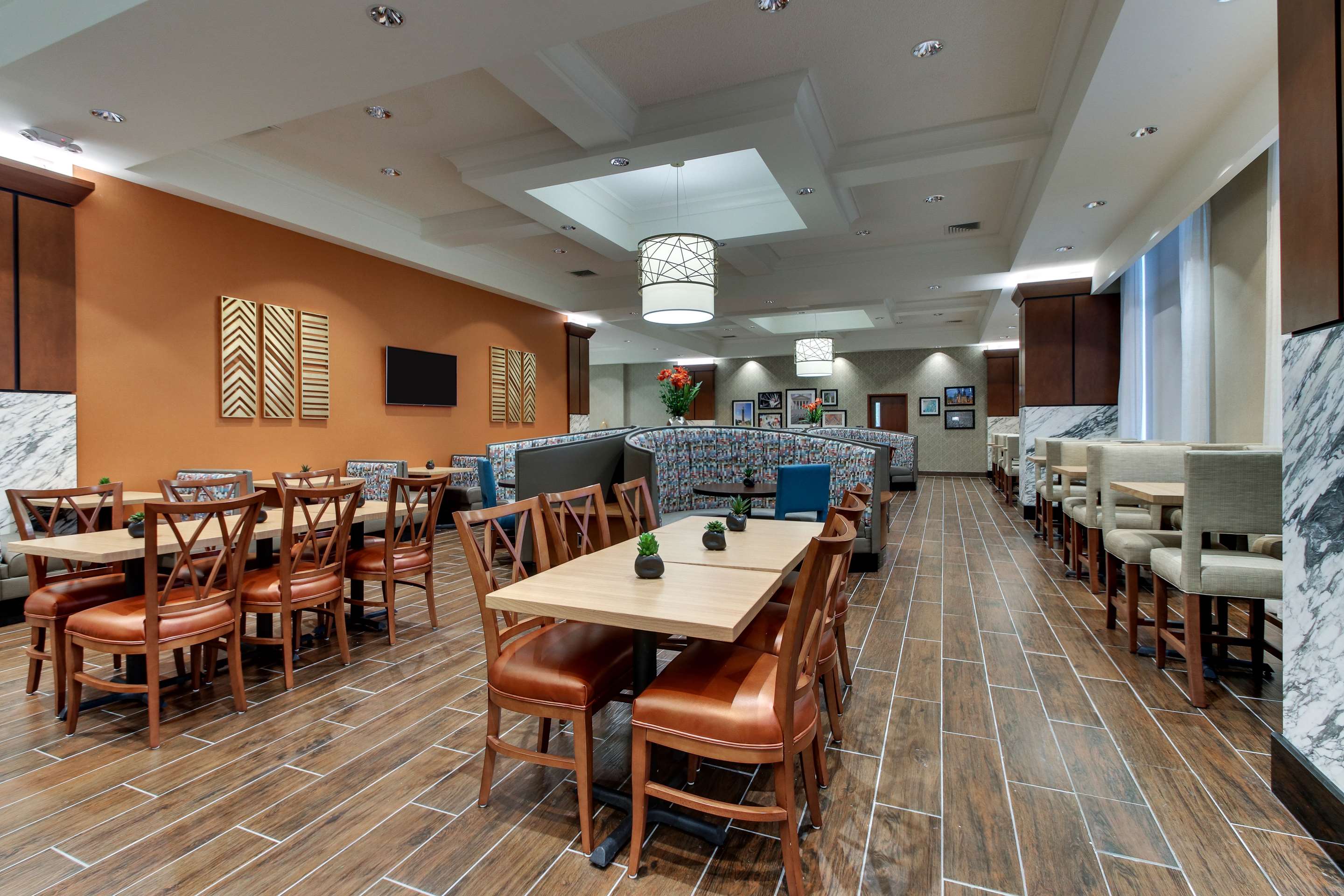Dining Area | Drury Plaza Hotel Richmond
