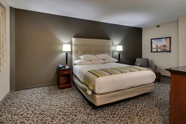 Suite - Drury Plaza Hotel Downtown Milwaukee - I-794, Exit 1E