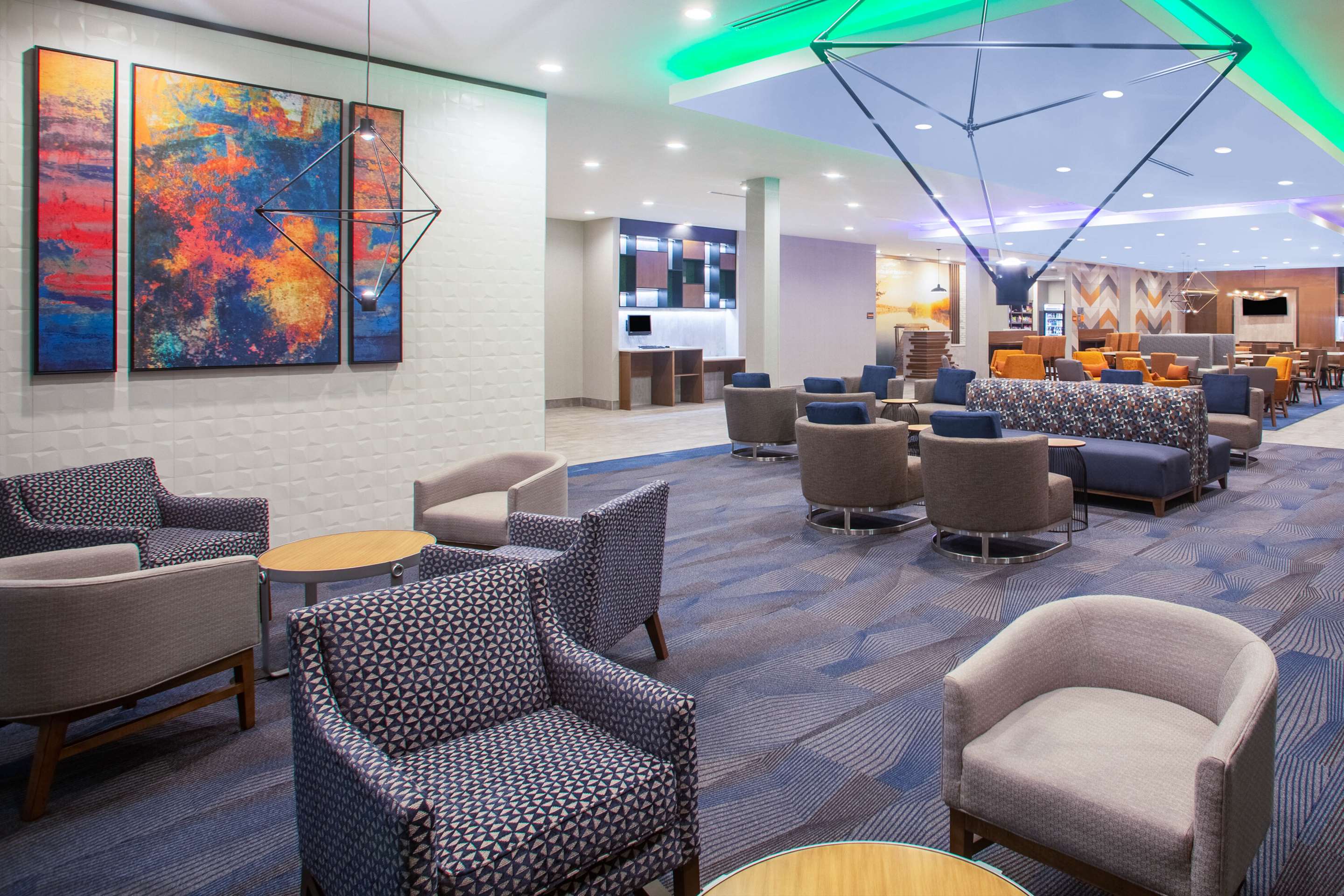 lobby view | La Quinta Inn & Suites by Wyndham Oxford