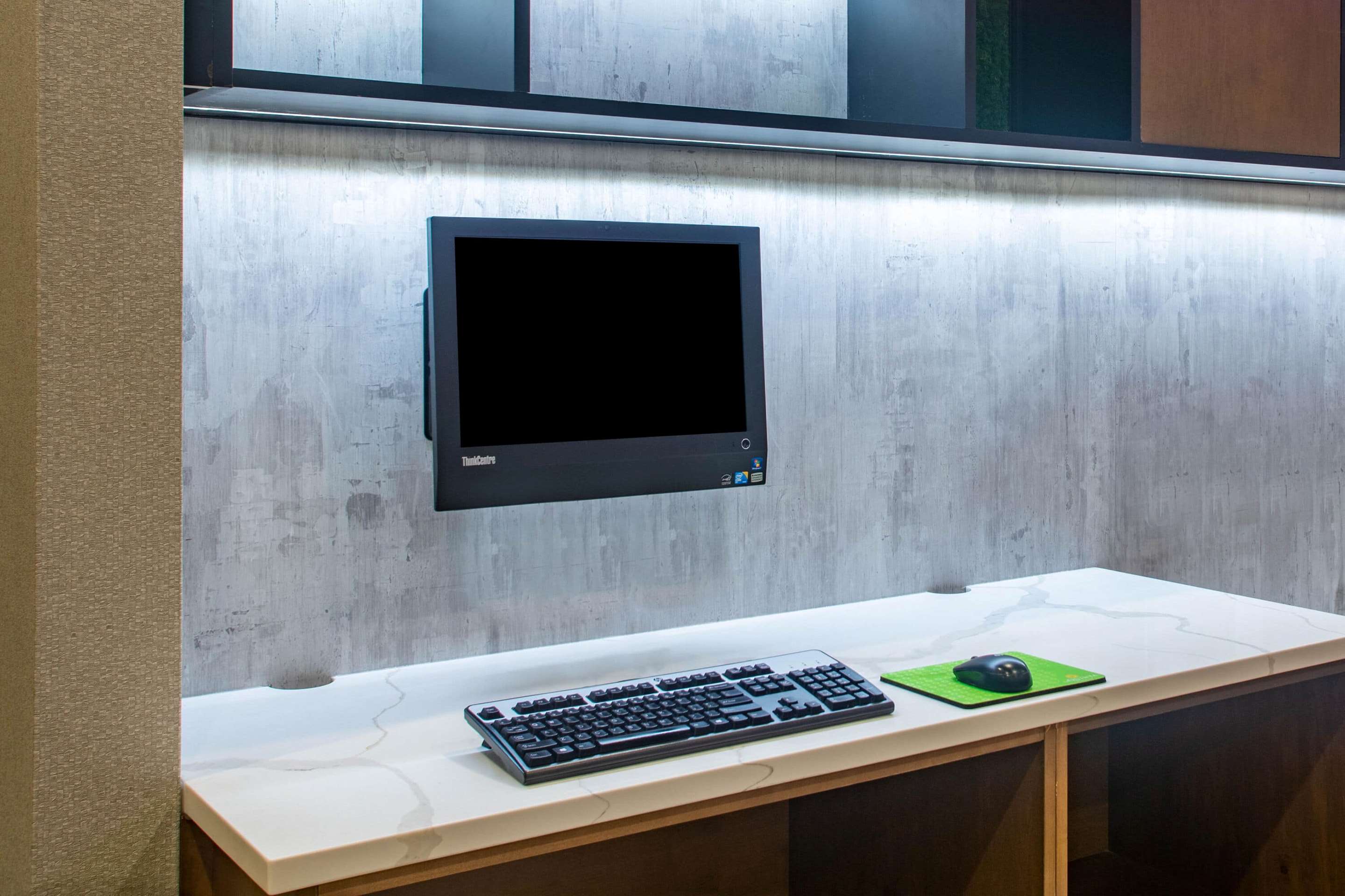 Business Center | La Quinta Inn & Suites by Wyndham Oxford