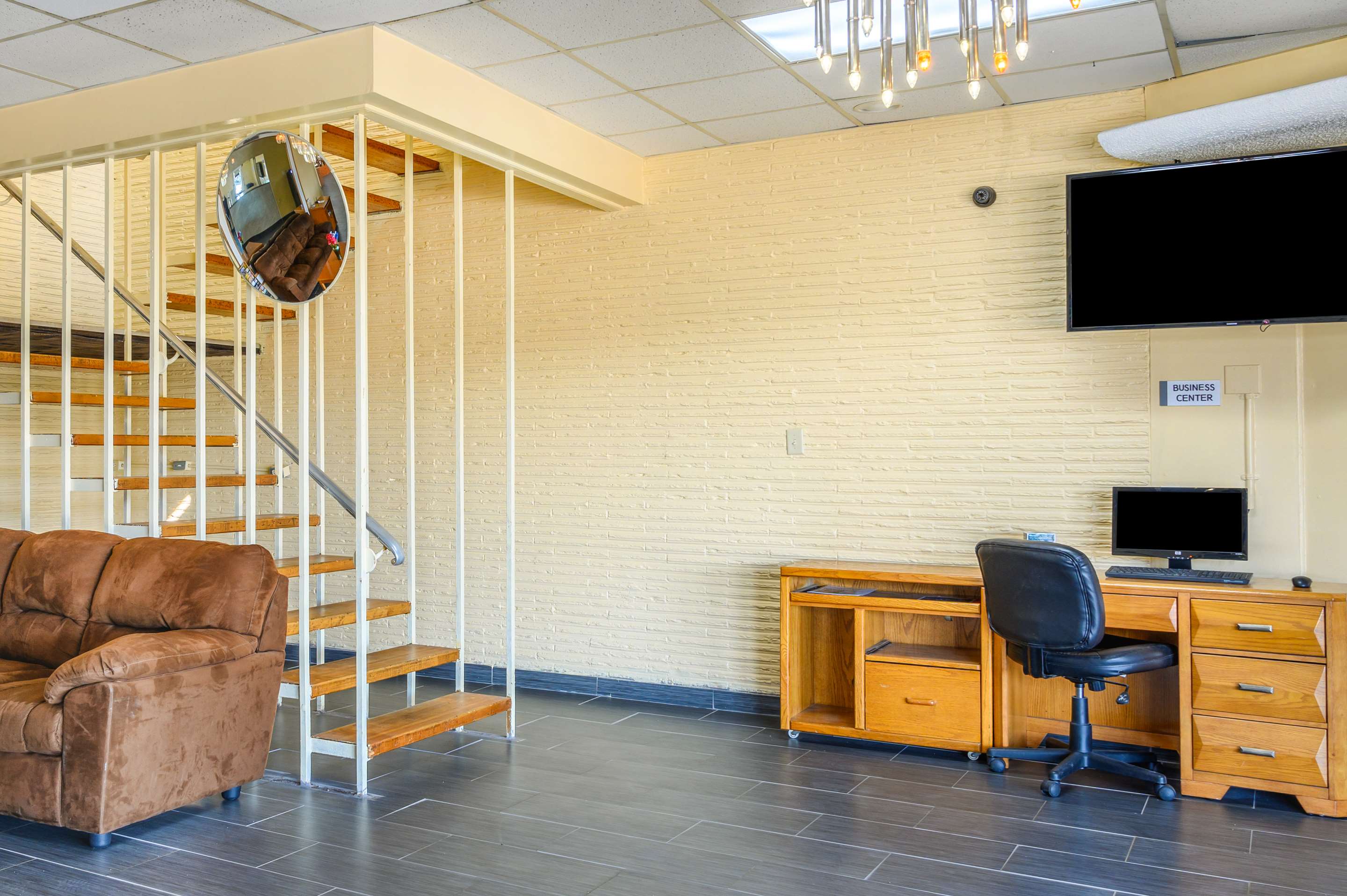 Hotel lobby | Rodeway Inn