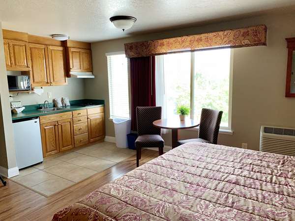  - Stratford Inn Ashland